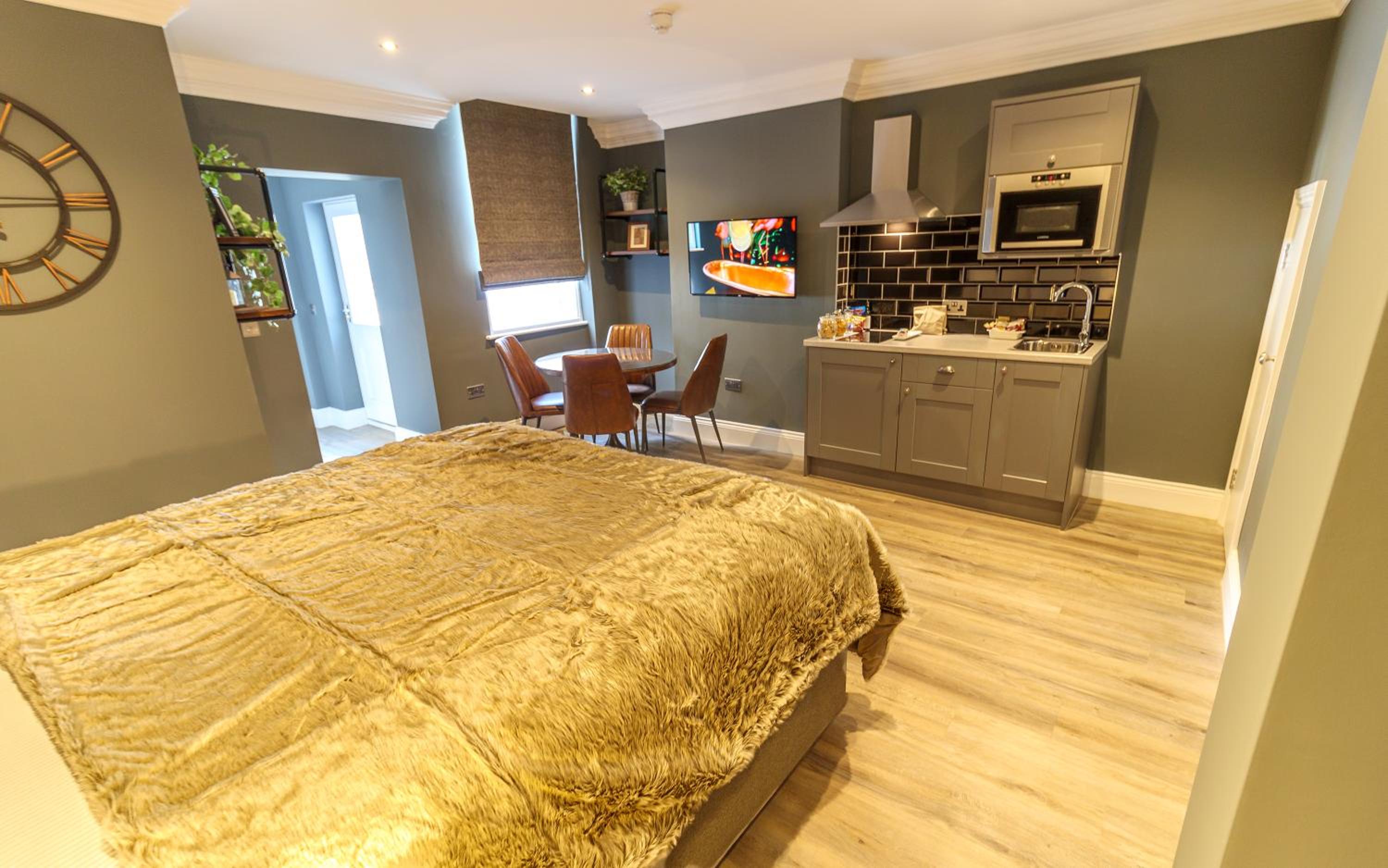 1762 - (Two Bedroom Apartment) - Photo 2