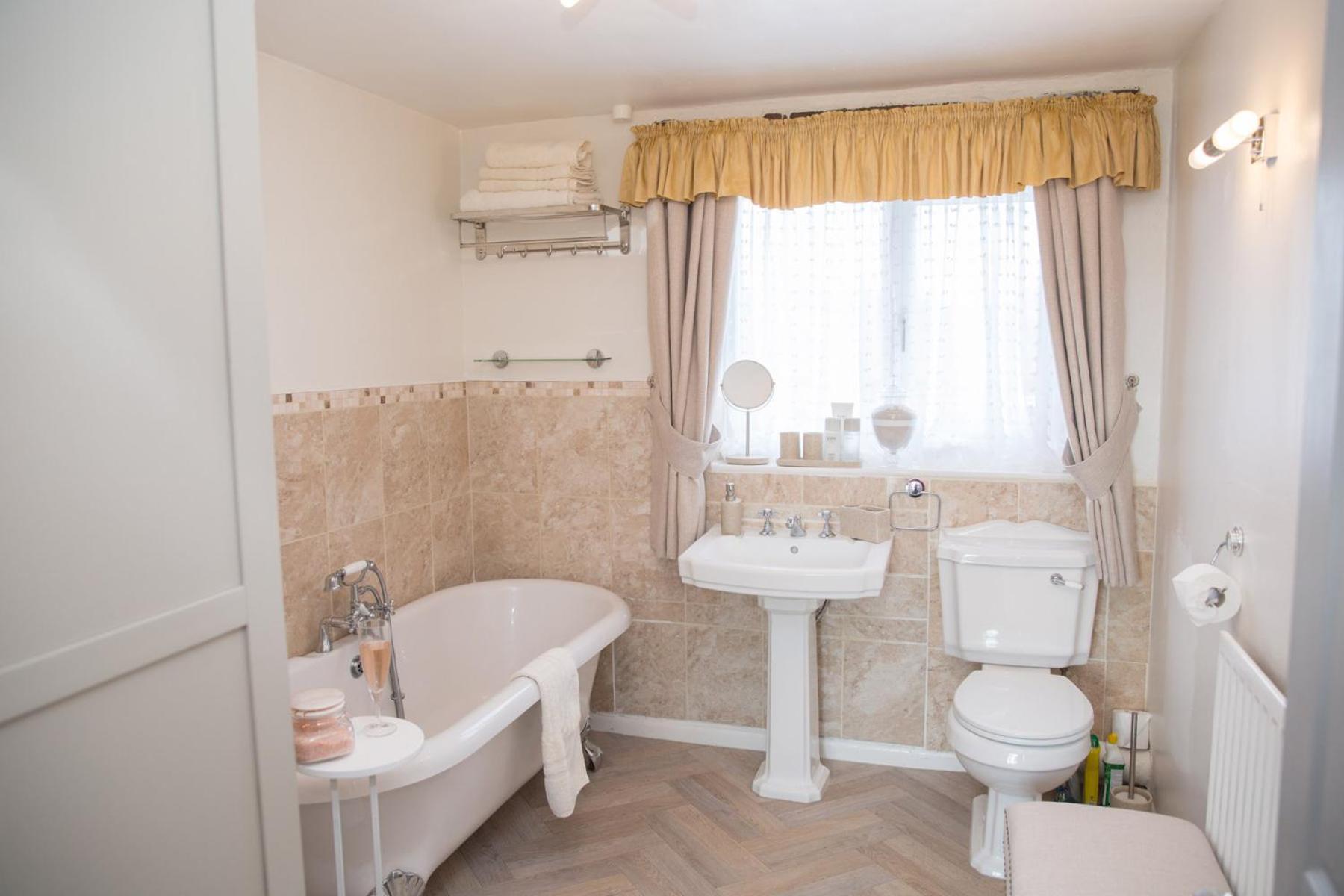 Double Room with Private Bathroom photo 3