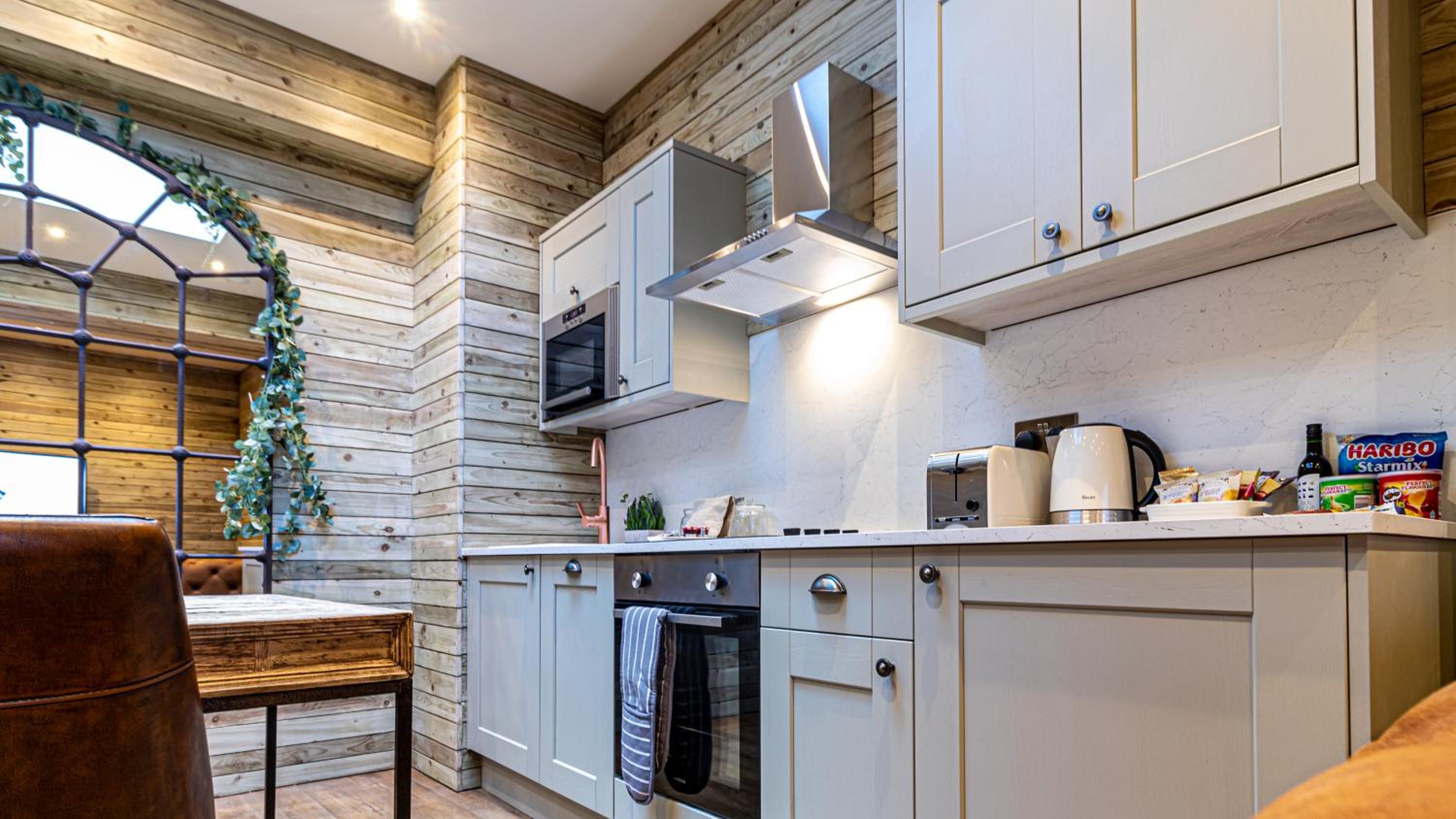 The Tree House - (Two Bedroom Apartment) - Photo 6