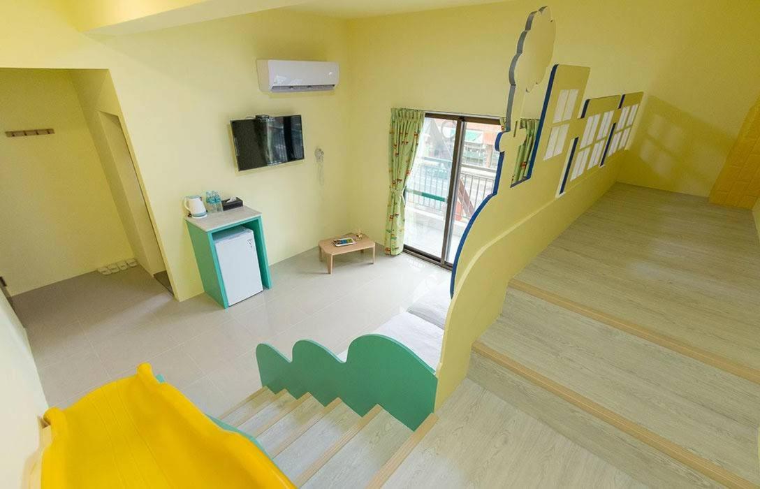 Family Room with Balcony photo 2