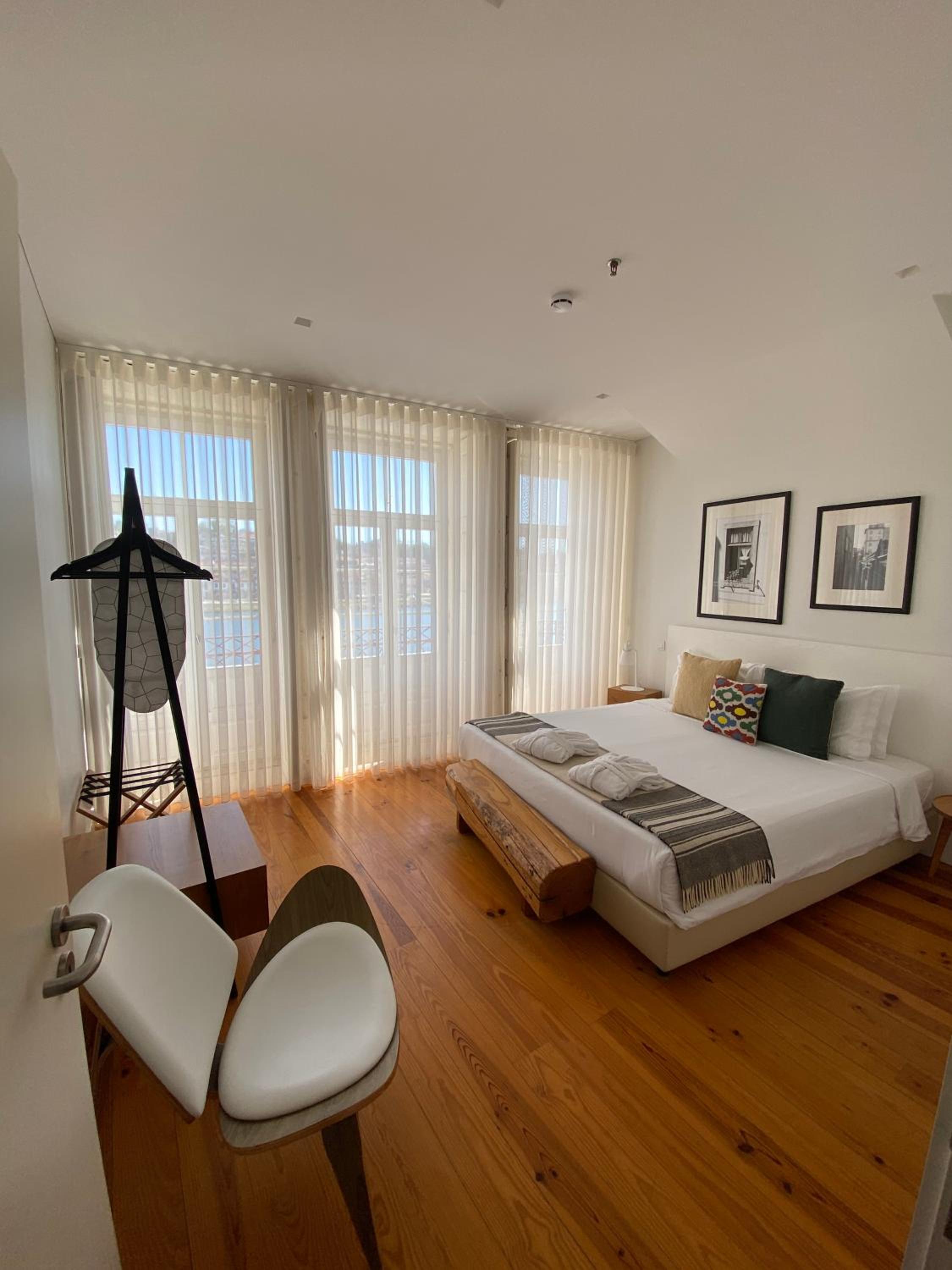 Apartment with Balcony thumbnail 5