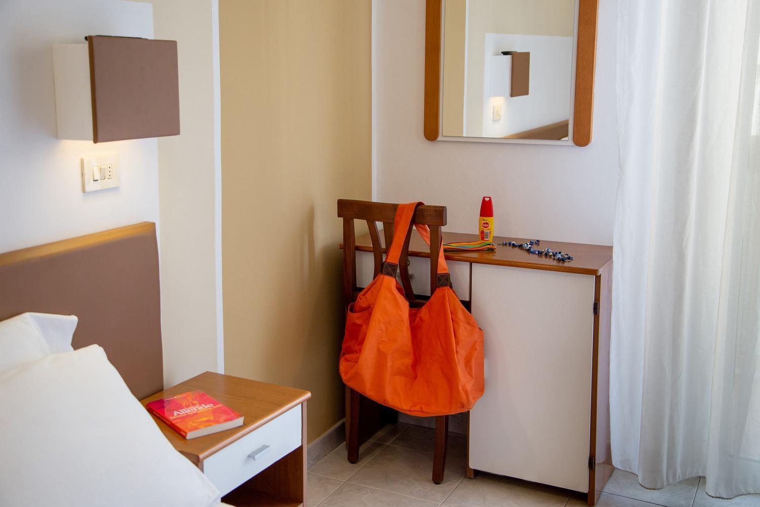 Double or Twin Room with Balcony - Photo 10