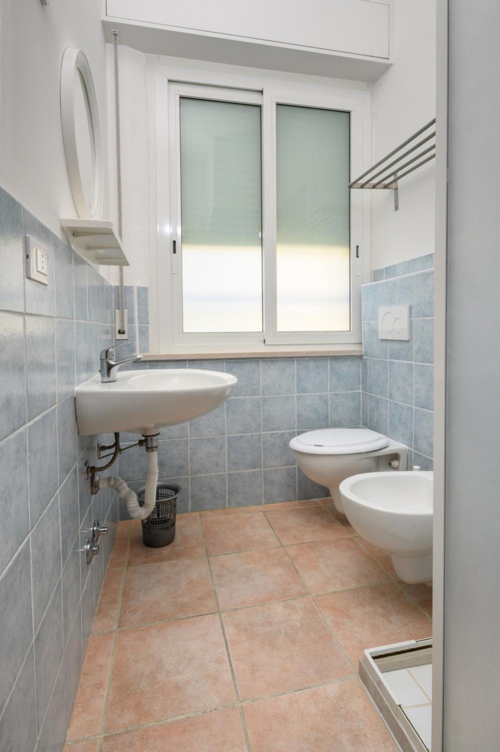 Double or Twin Room with Balcony - Photo 2