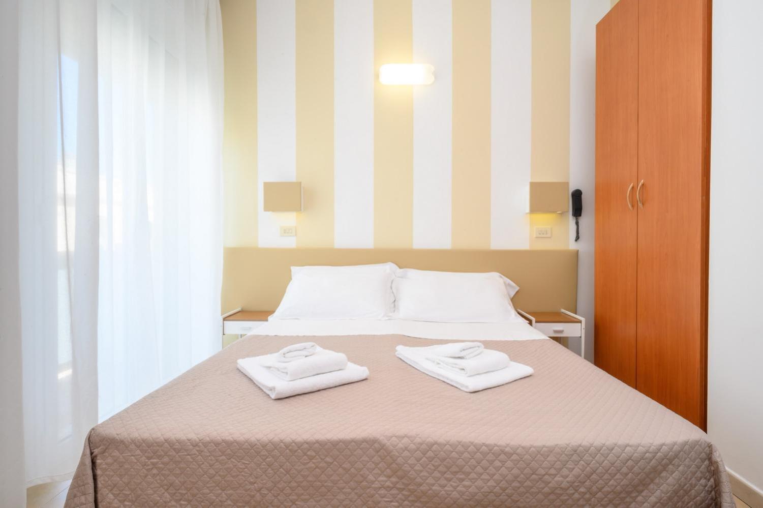 Double or Twin Room with Balcony - Photo 9