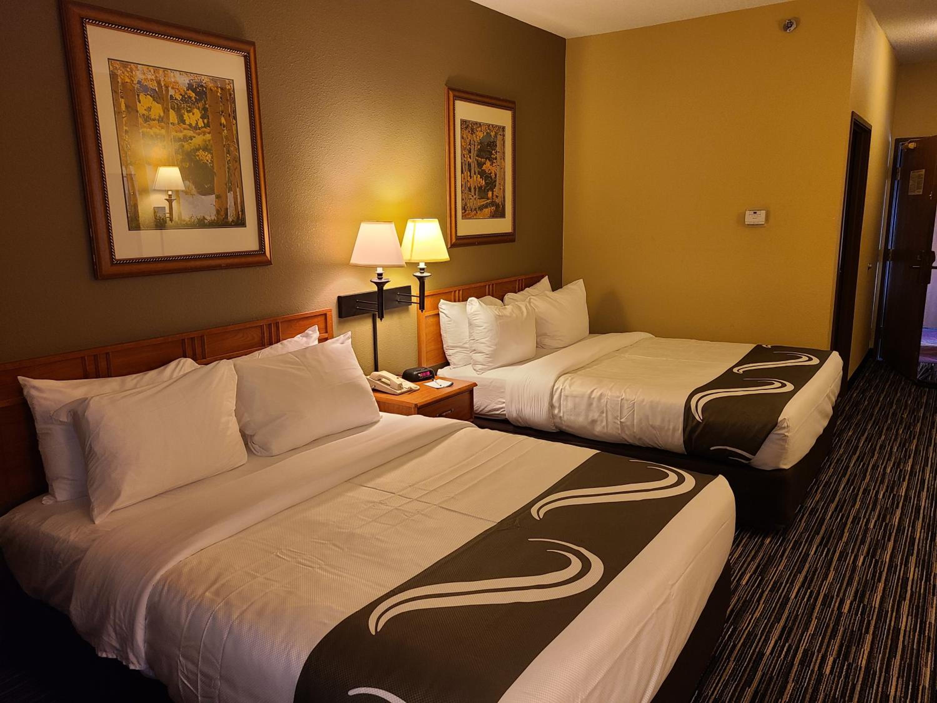 Standard Queen Room with Two Queen Beds - Non Smoking  - Photo 6
