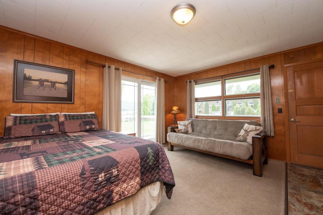 Queen Room with Balcony photo 2