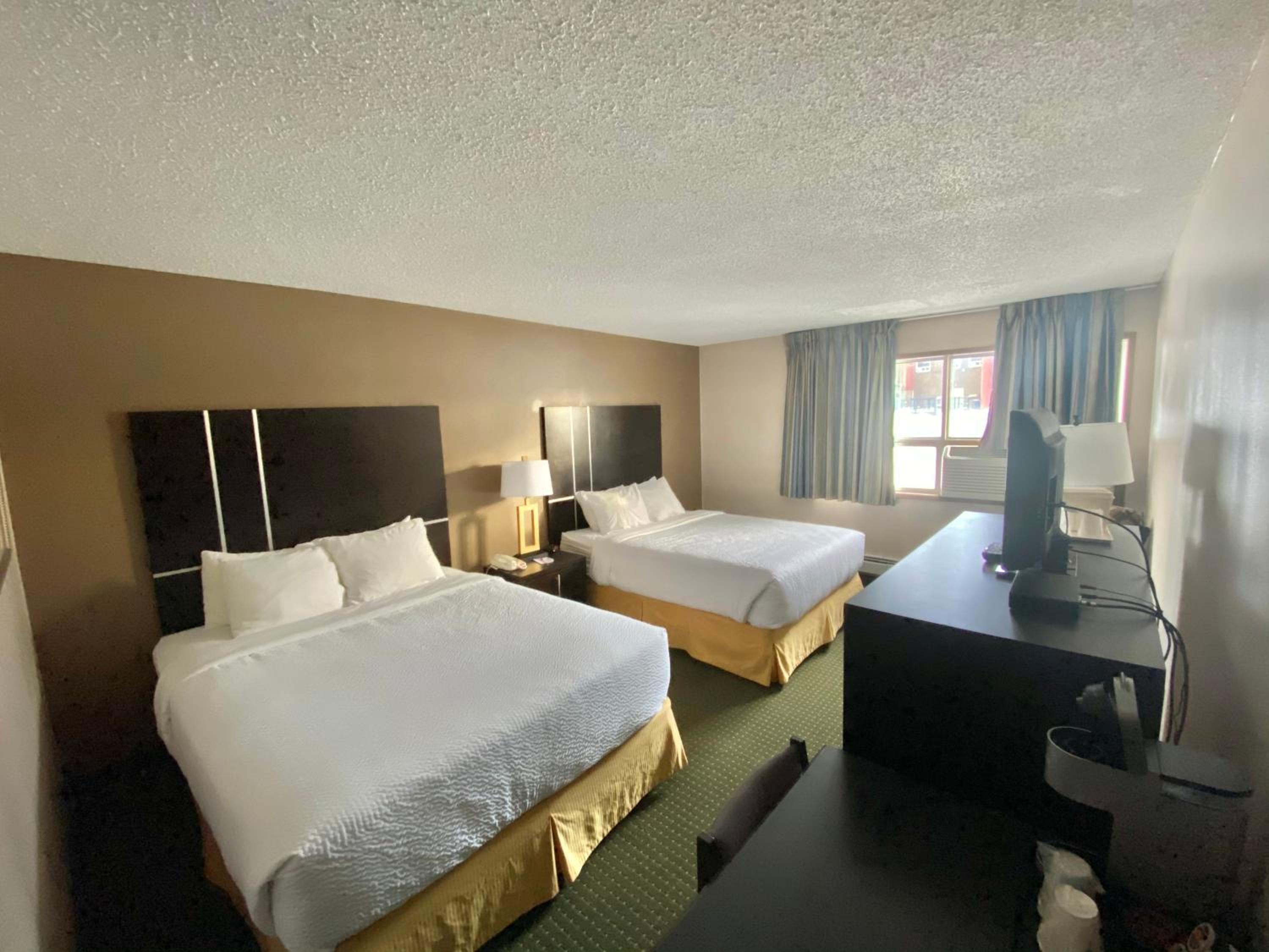 Queen Room with Two Queen Beds and Balcony - Non-Smoking photo 2