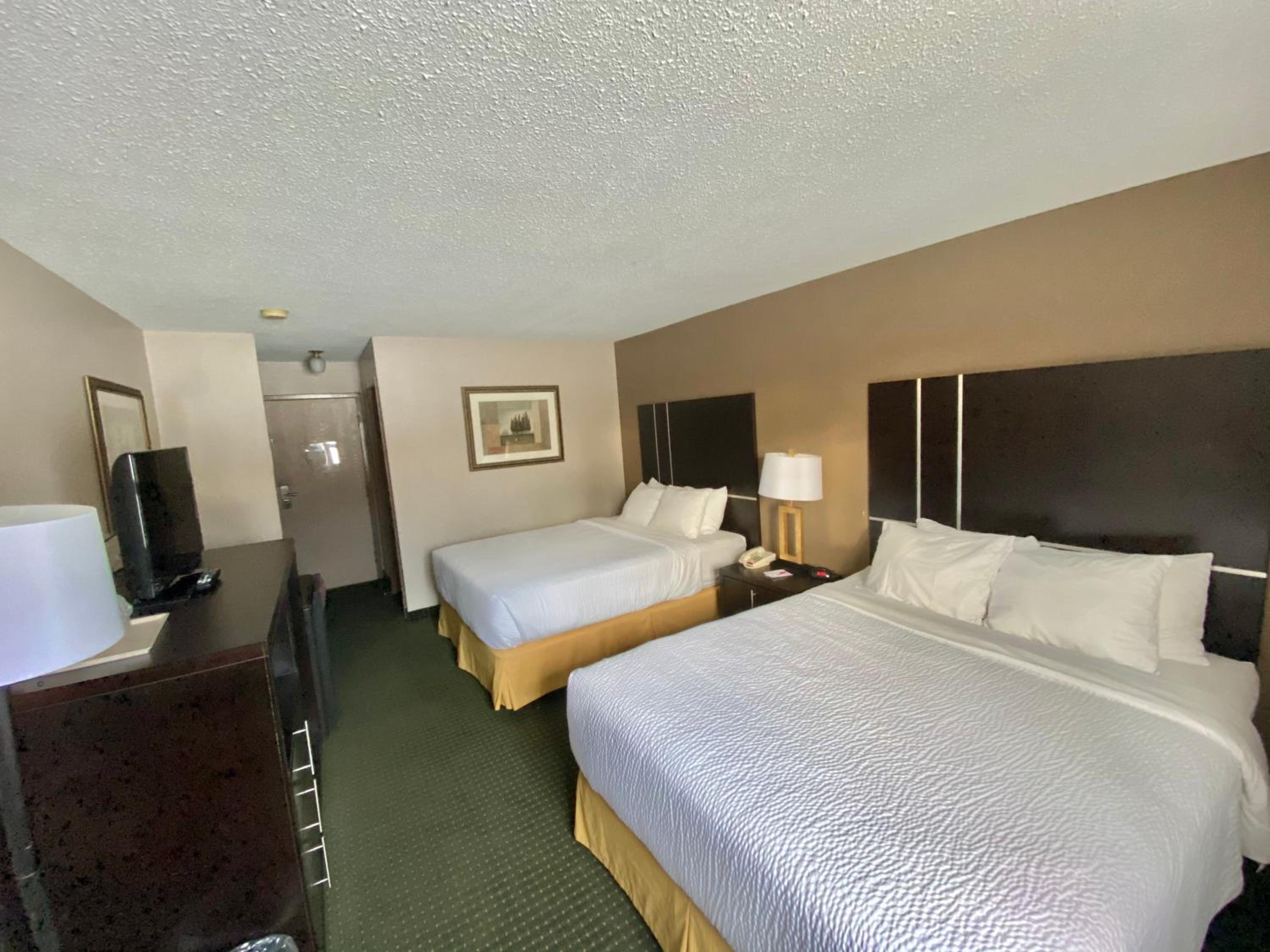 2 Queen Bed, Non-Smoking photo 2