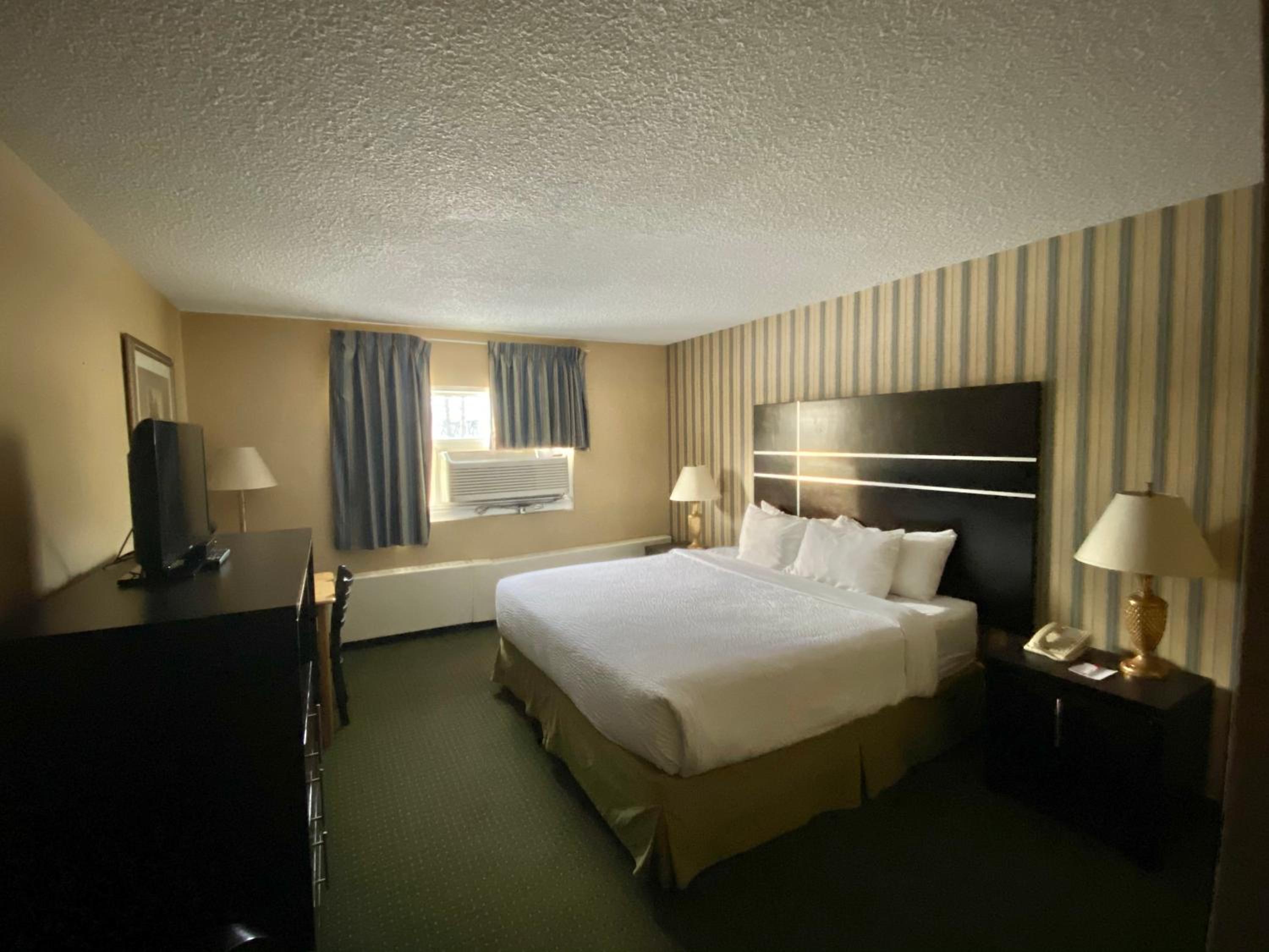 Superior King Suite - Non-Smoking photo 3