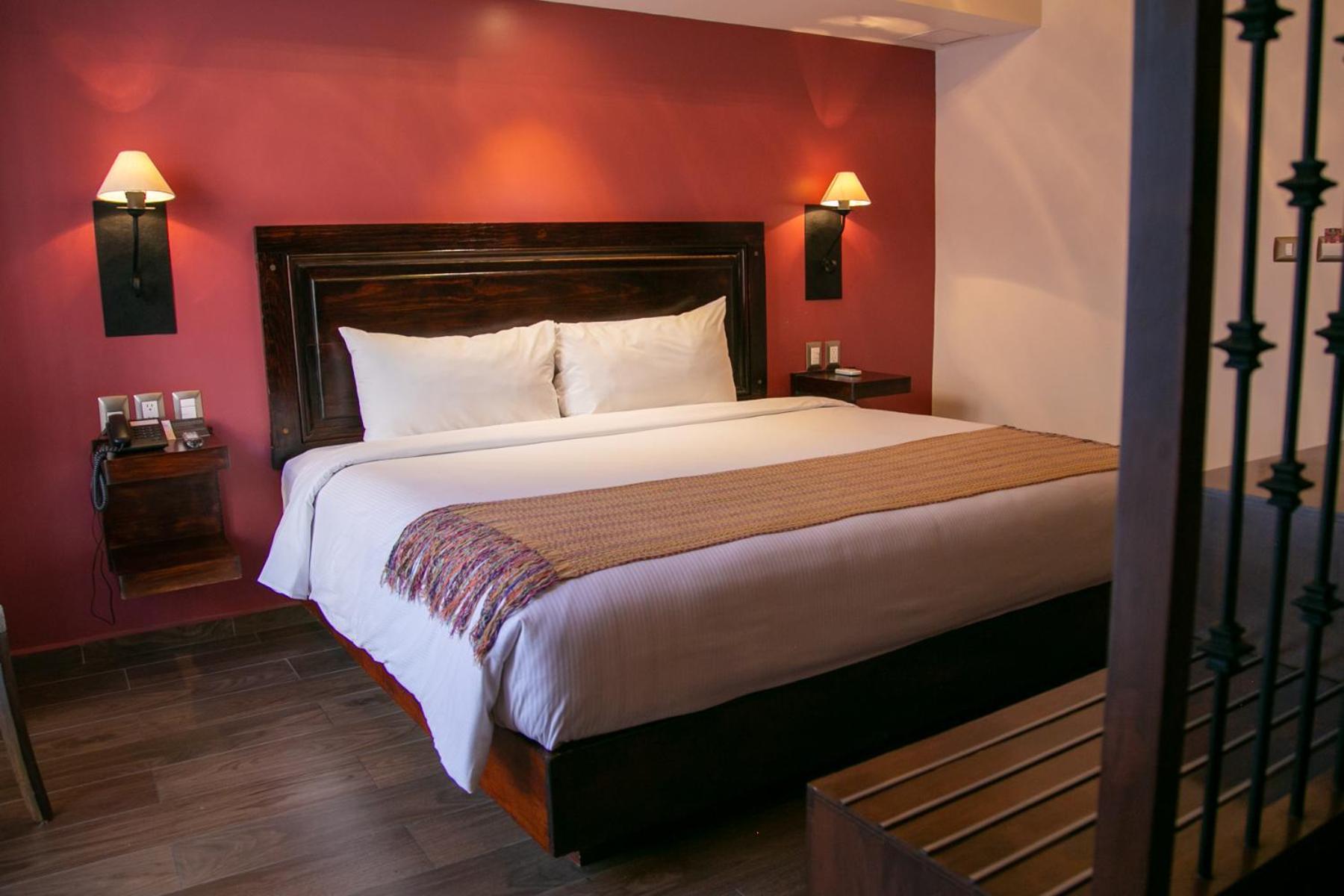 Deluxe Queen Room - Photo 1