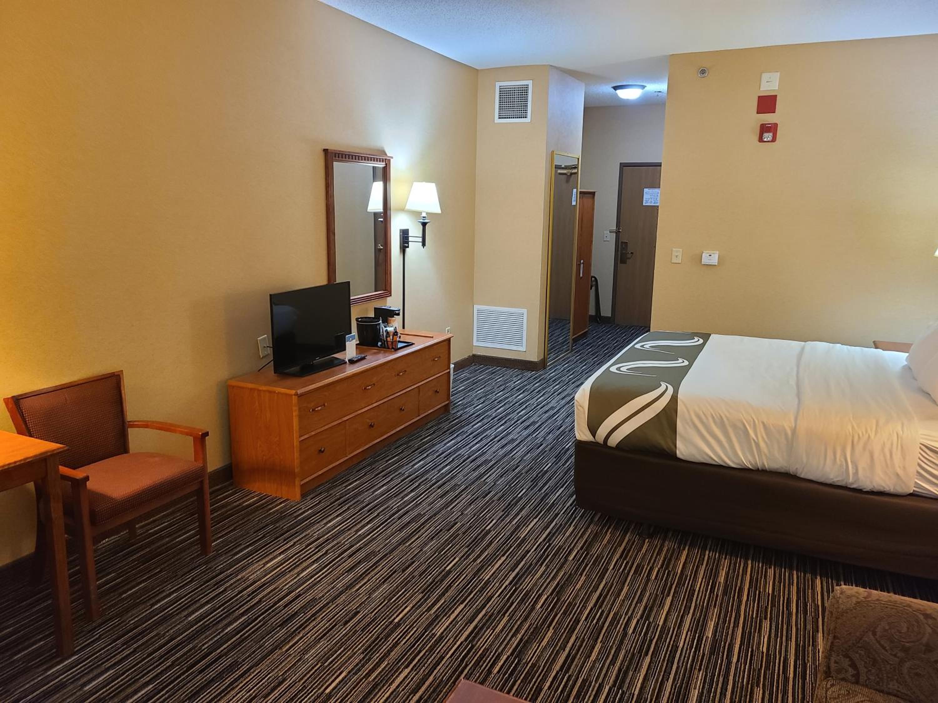 King Room - Accessible/Non Smoking - Photo 13