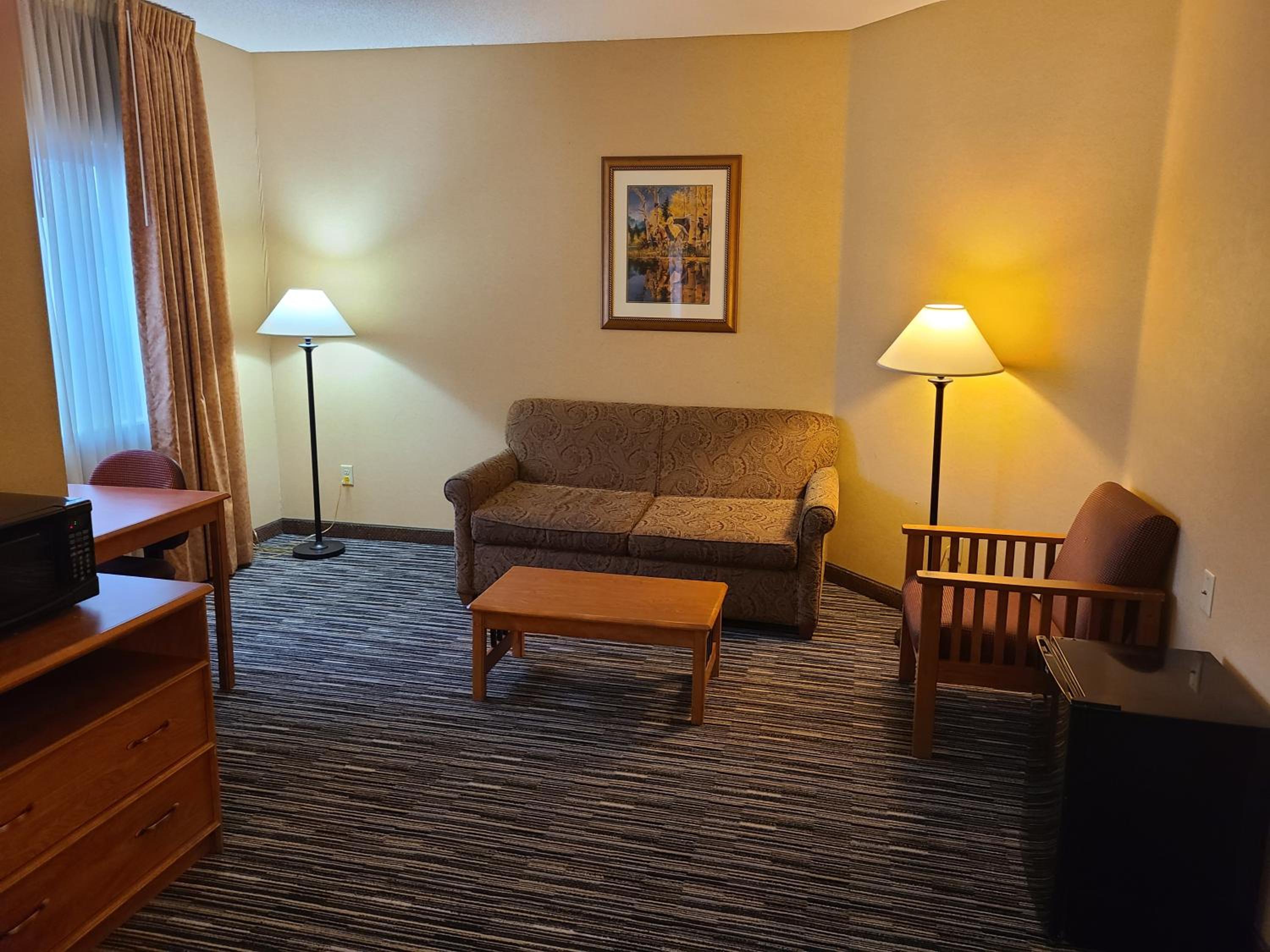 Queen Suite - Non Smoking - Photo 4