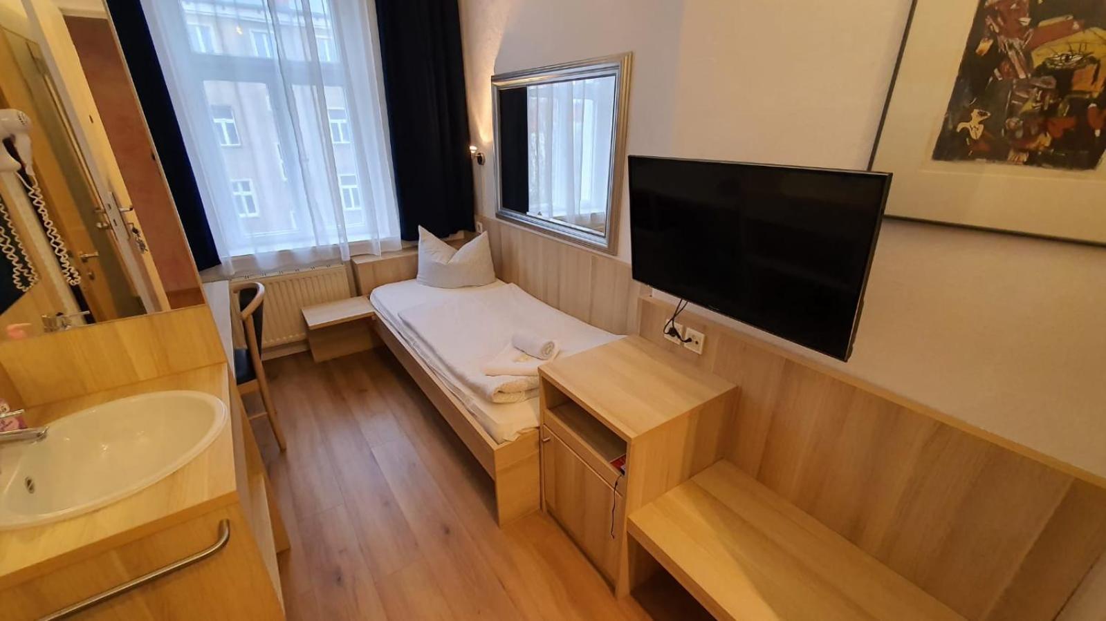 Single Room photo 2