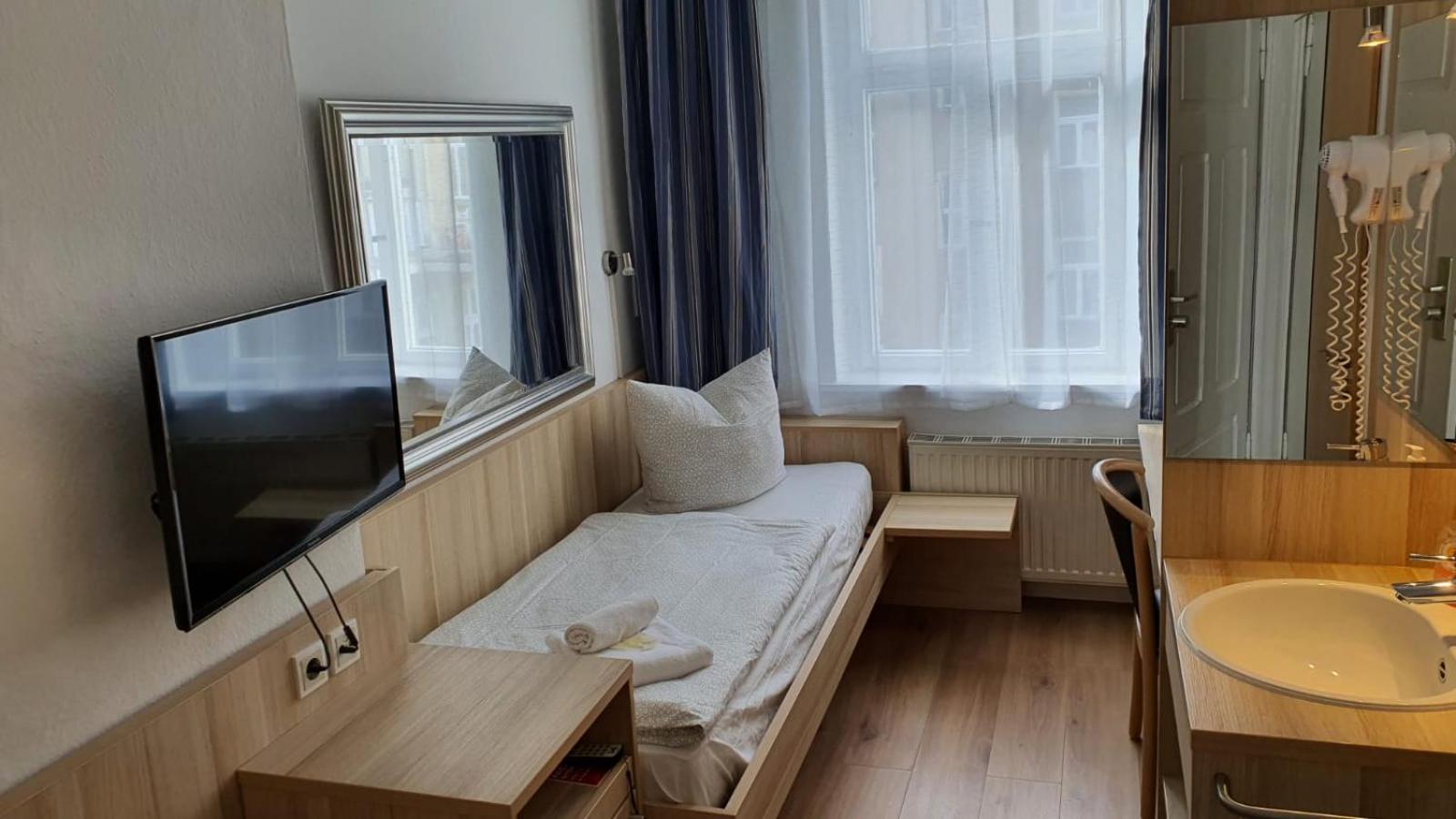 Single Room photo 3