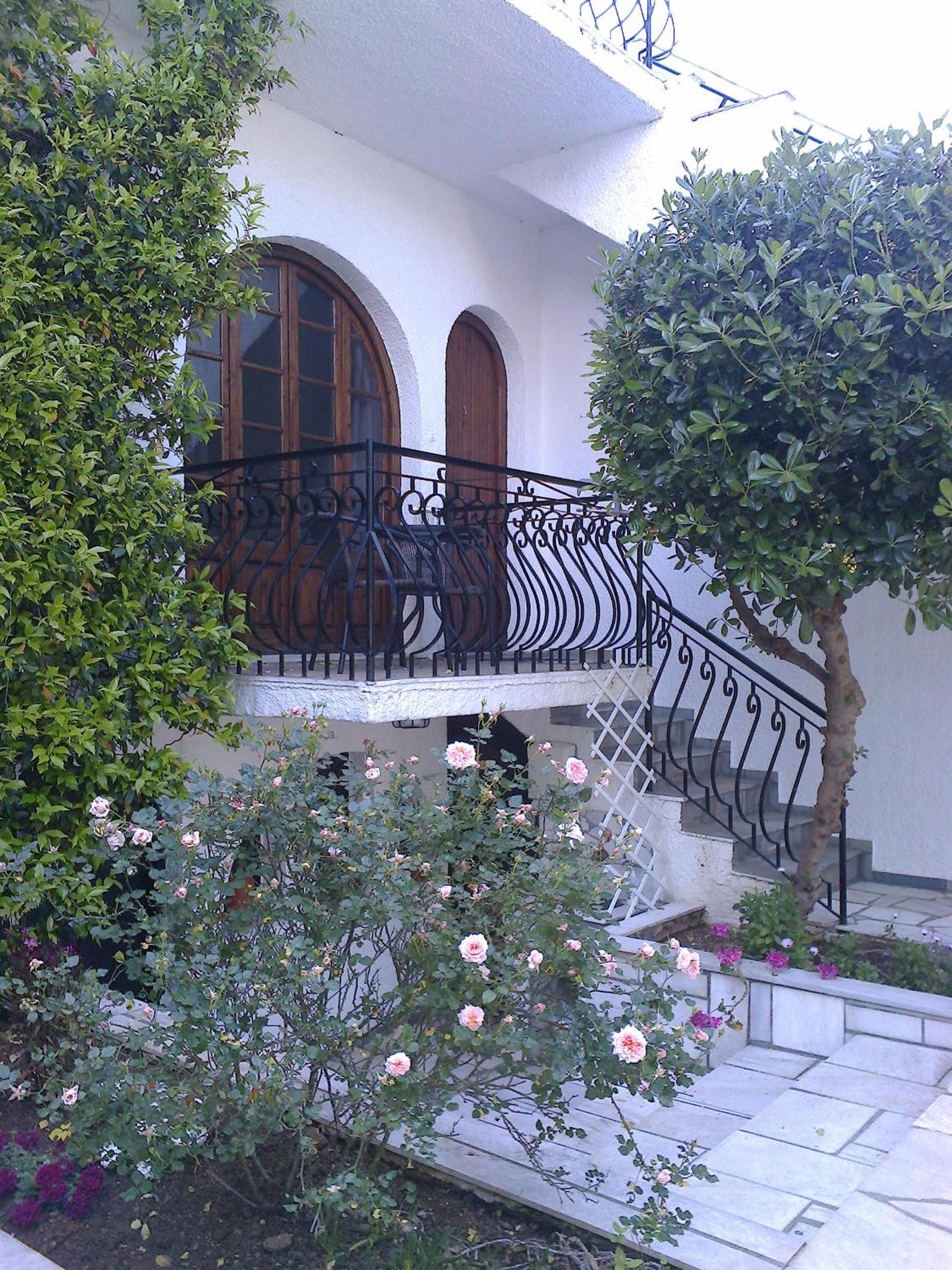 Studio with Garden View (2 Adults) photo 2
