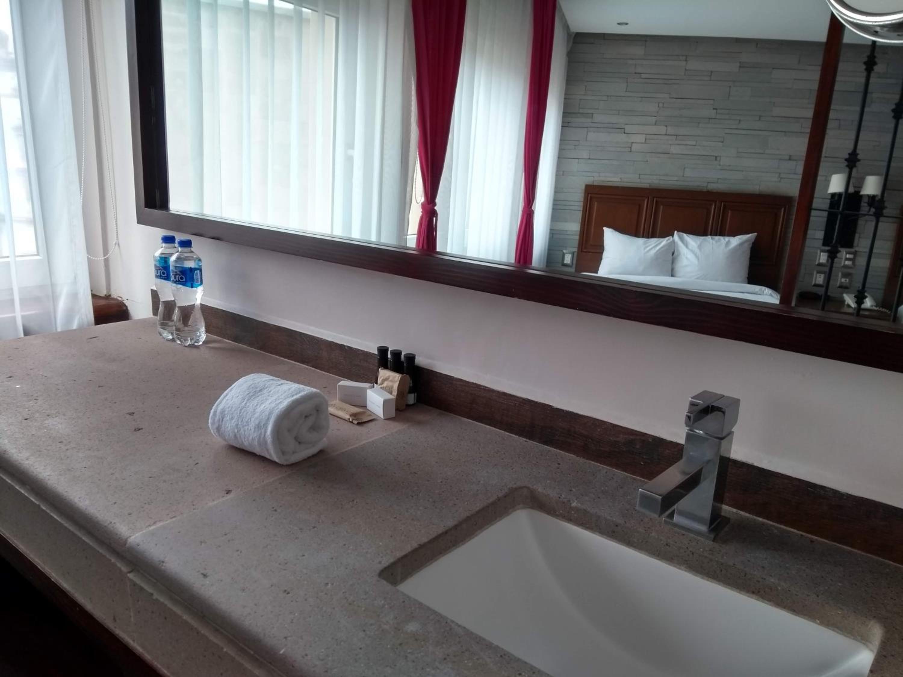 Superior Twin Room with City View - Photo 2
