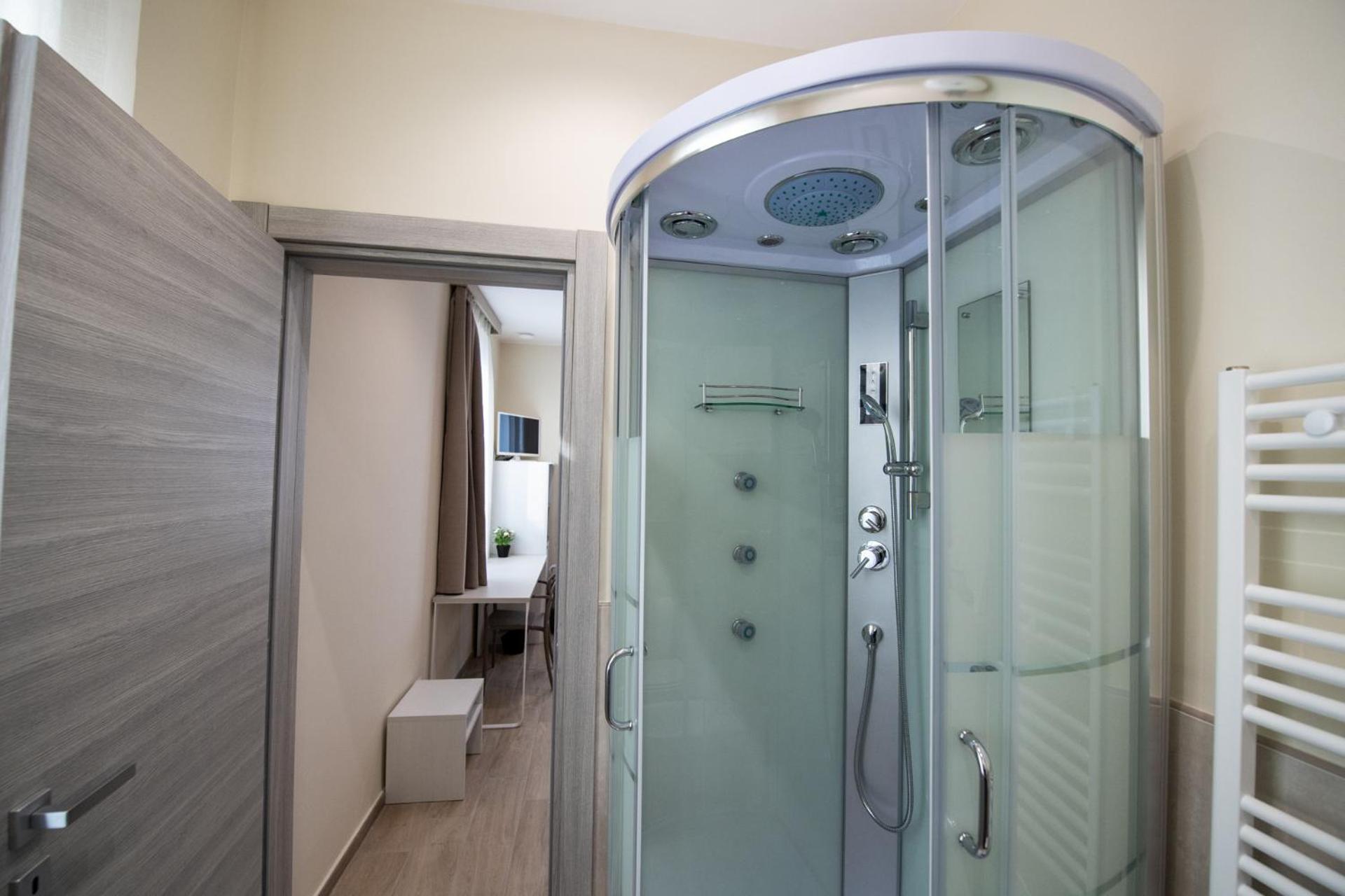Standard Double Room - Photo 17
