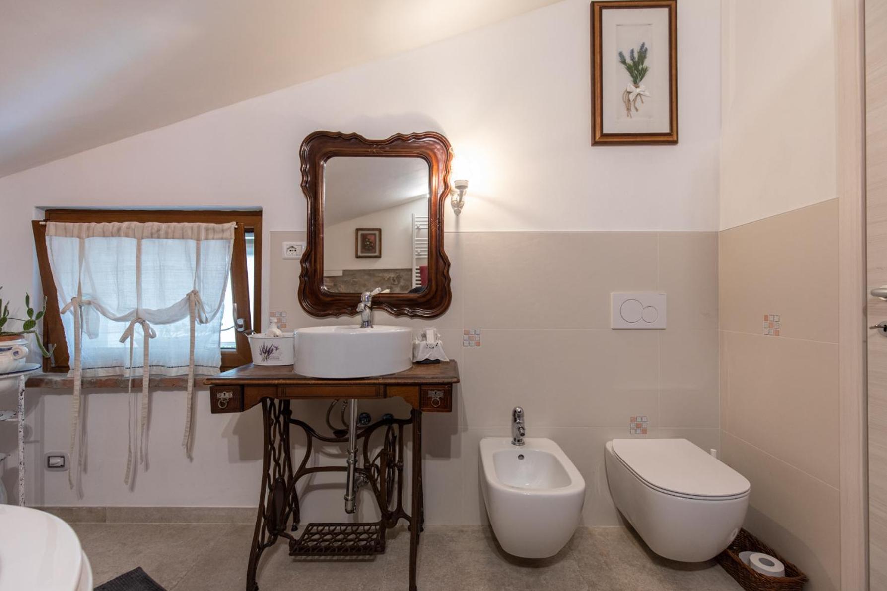 Double Room with Spa Bath photo 3