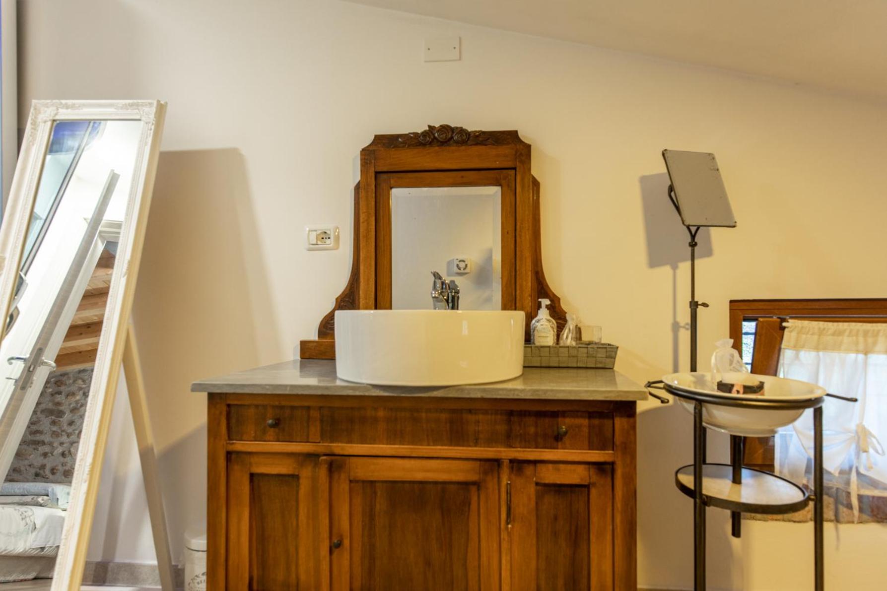 King Room with Spa Bath - Attic  - Photo 5