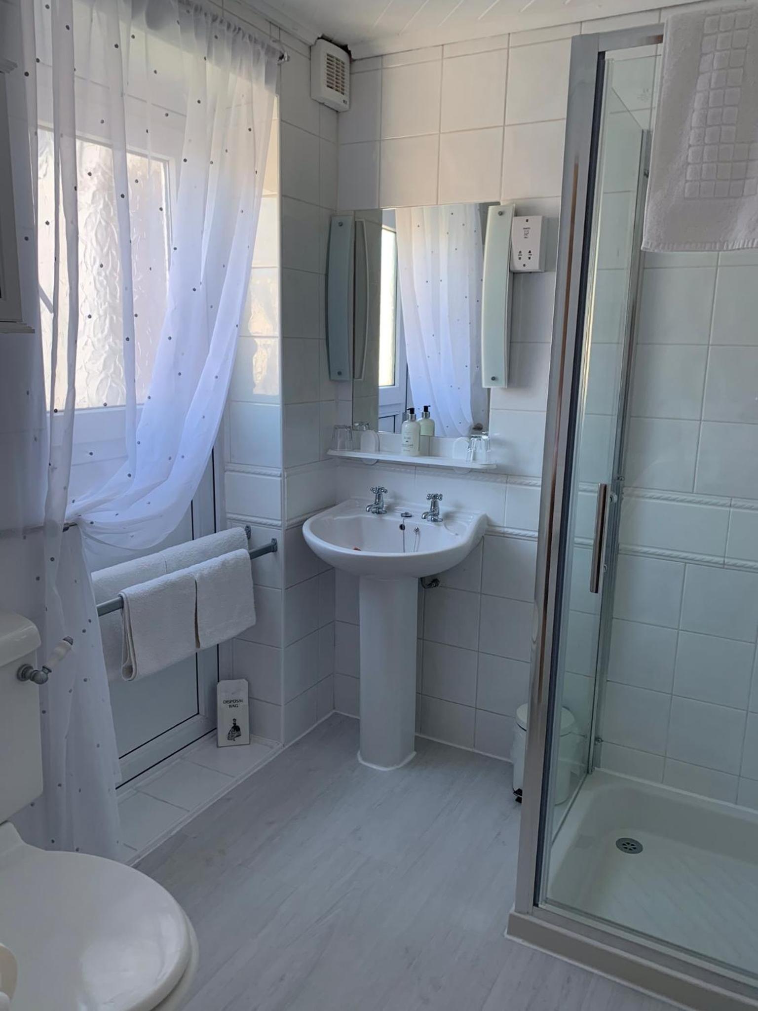 Double Room - Photo 10