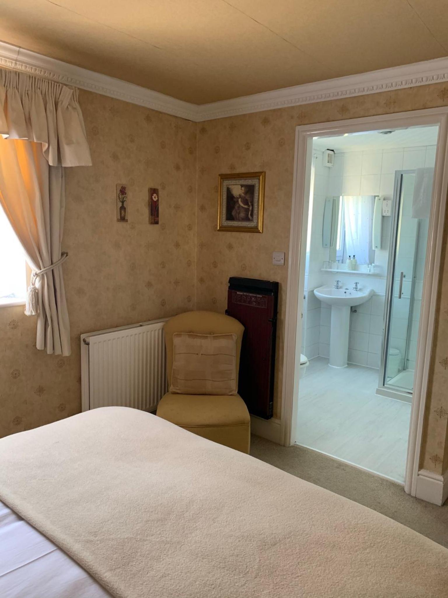 Double Room - Photo 9