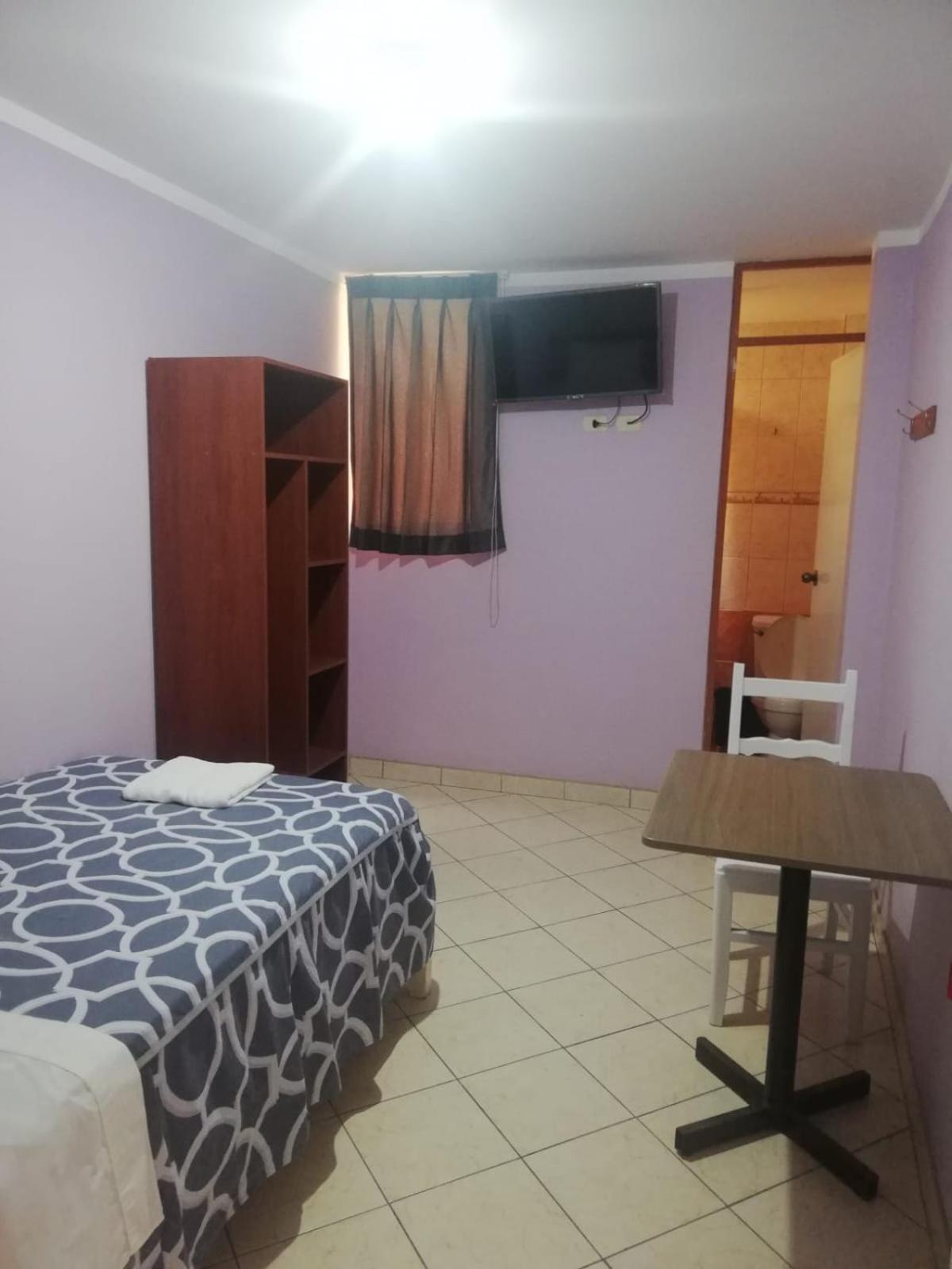 Single Room with Private Bathroom photo 2