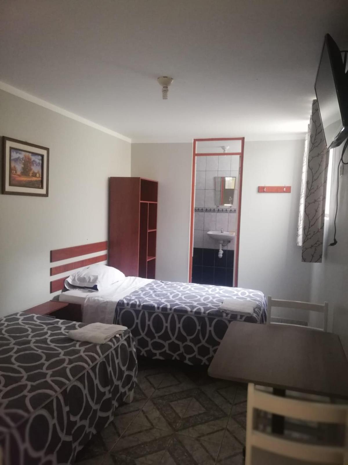 Twin Room with Private Bathroom photo 2