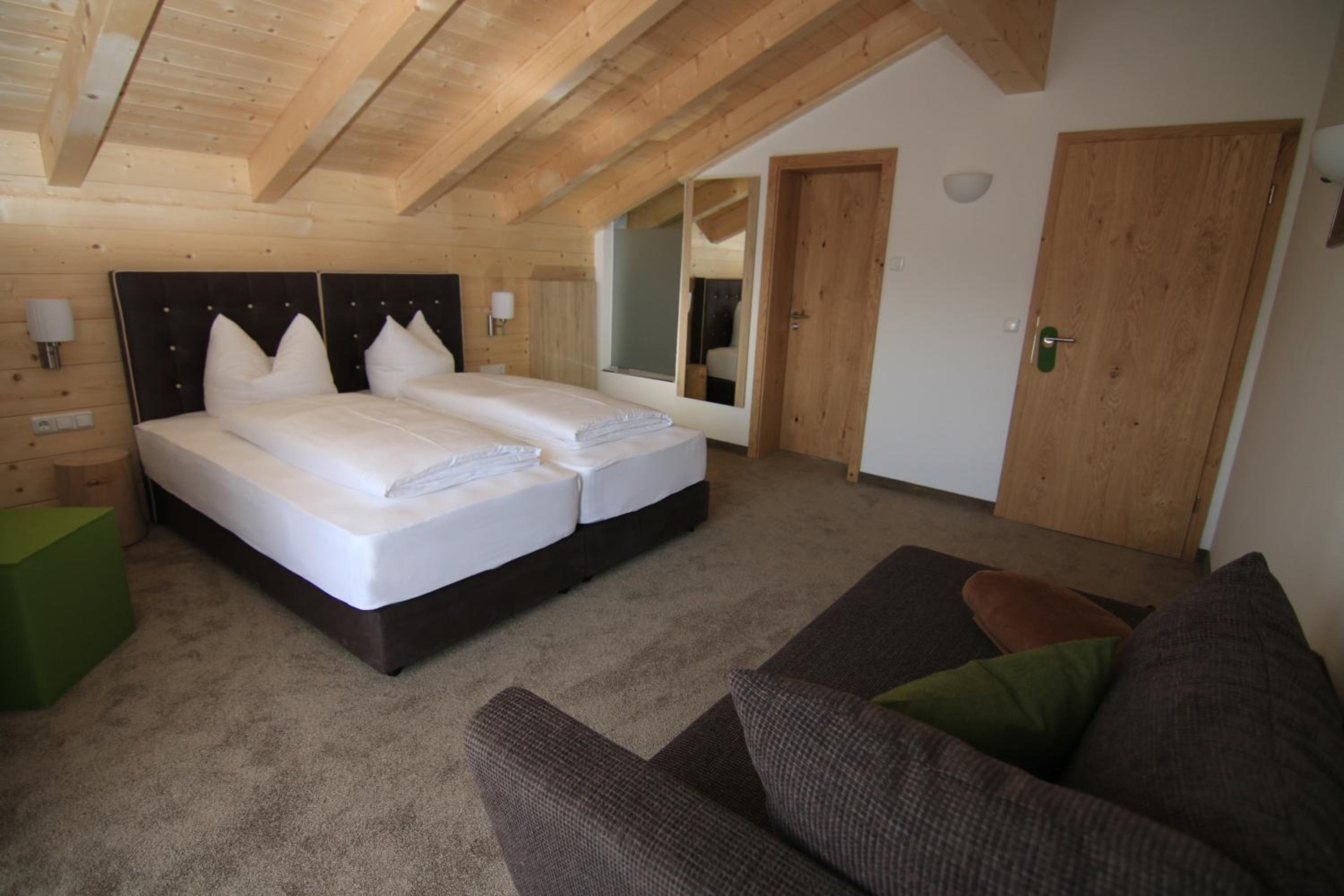 Superior Double Room with Balcony and Bathtub