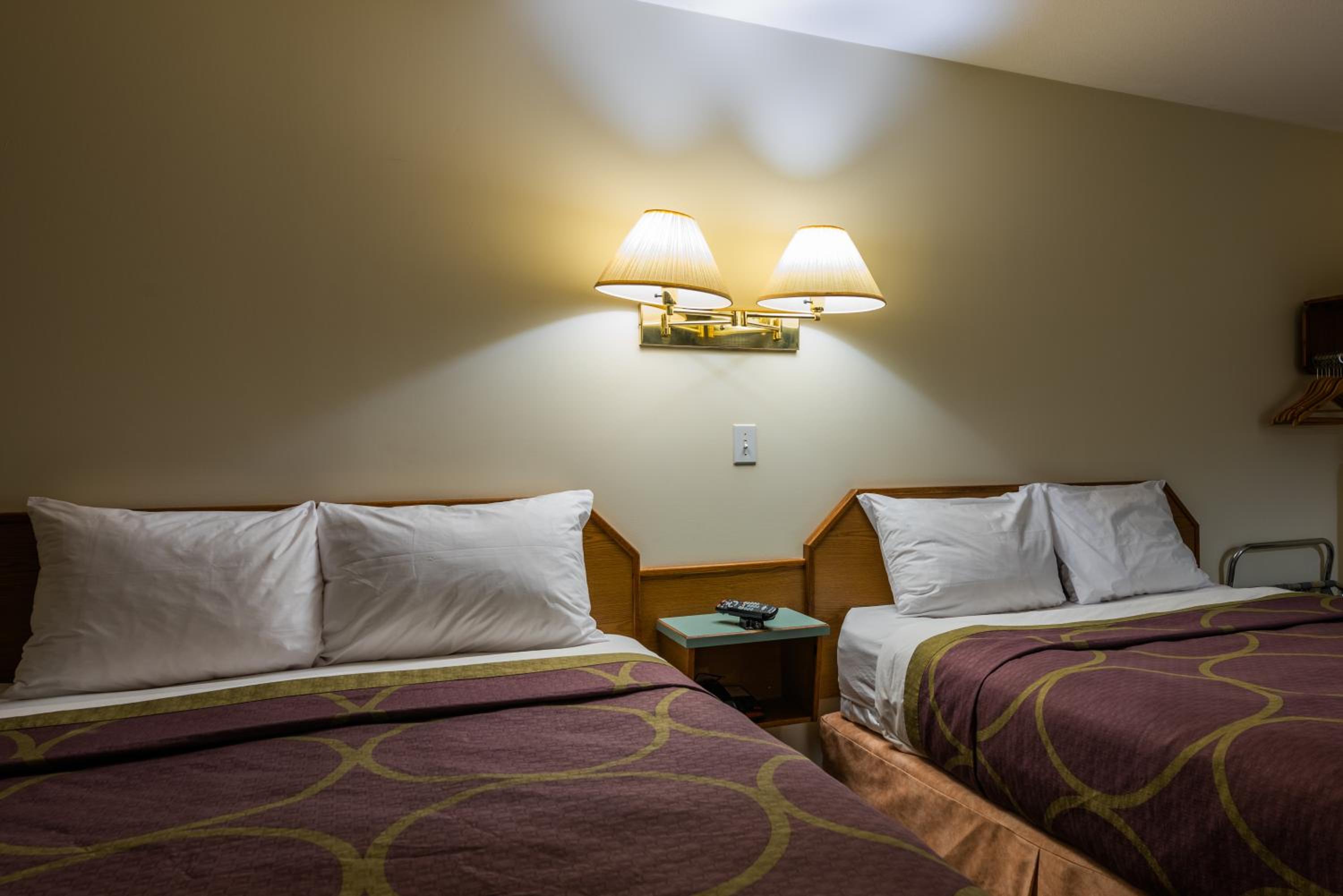 Queen Room with Two Queen Beds photo 1