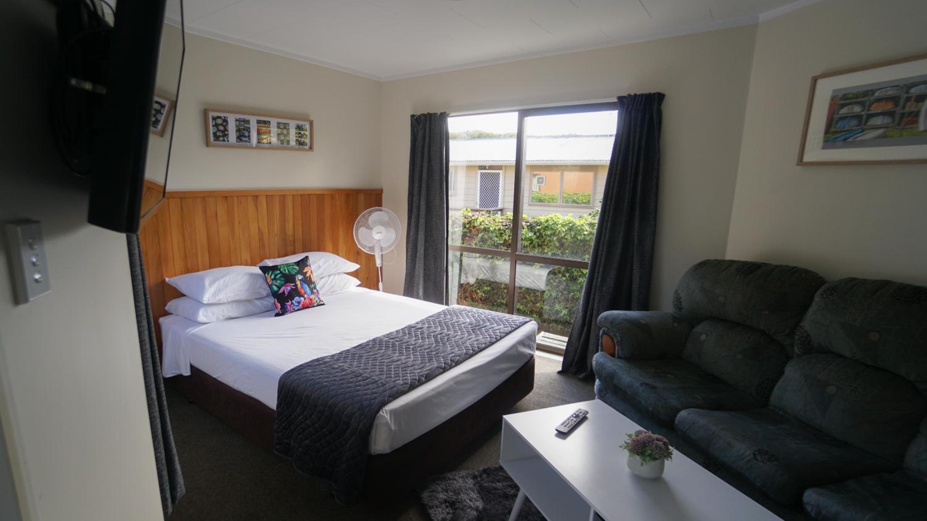 Standard One-Bedroom Apartment - Photo 11