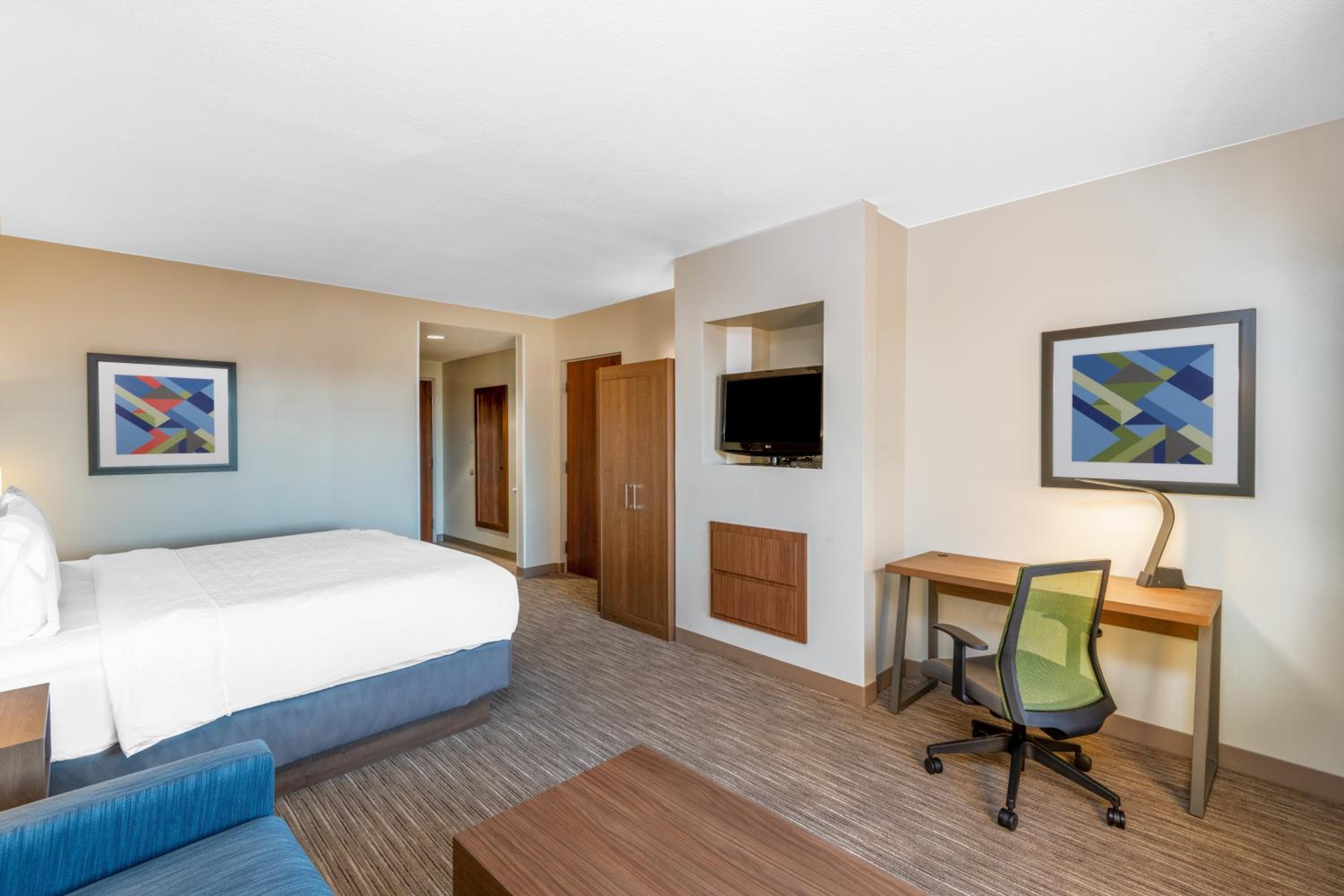 Standard King Room with Extra Floor Space - Photo 1