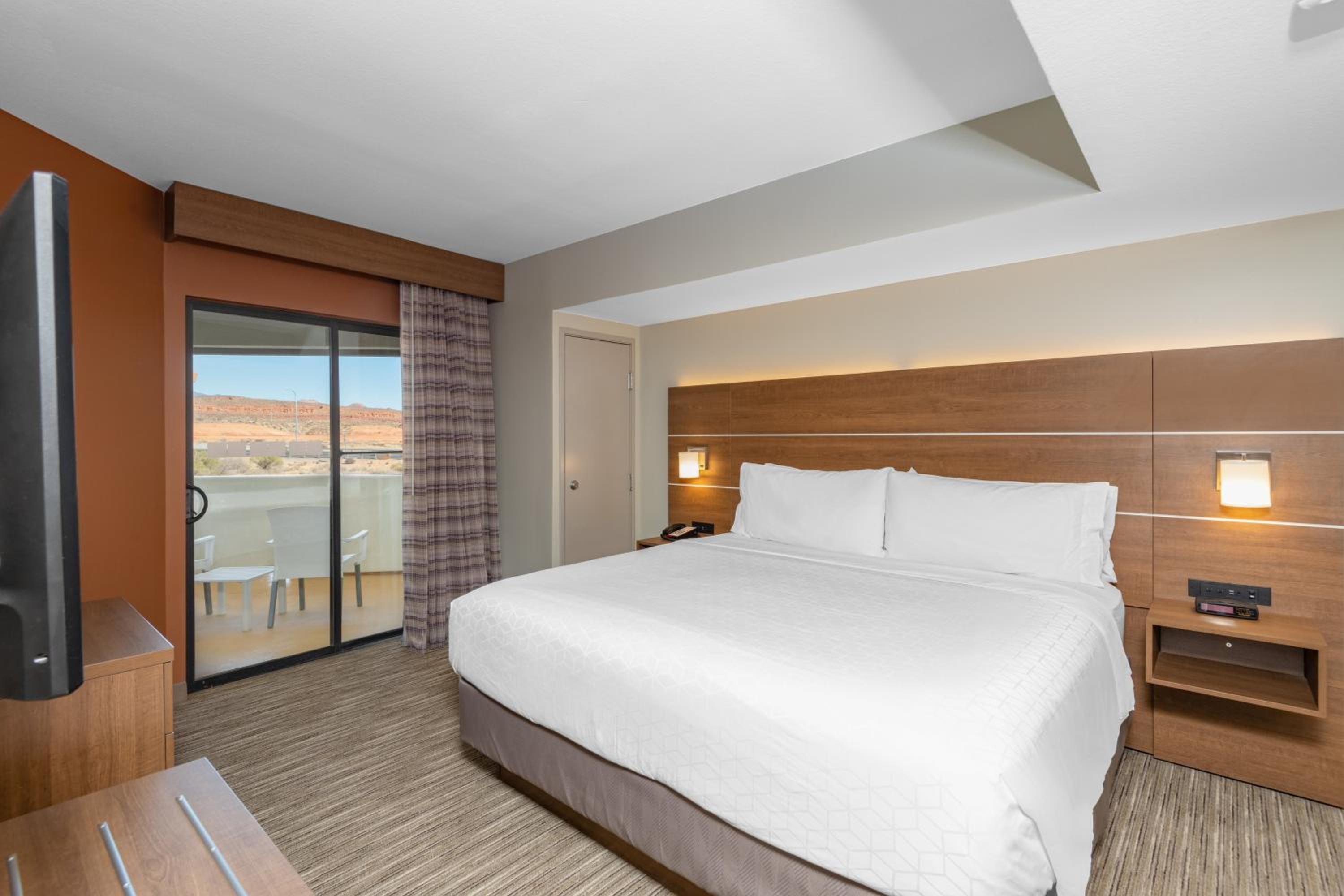 Two-Bedroom Suite - Photo 3