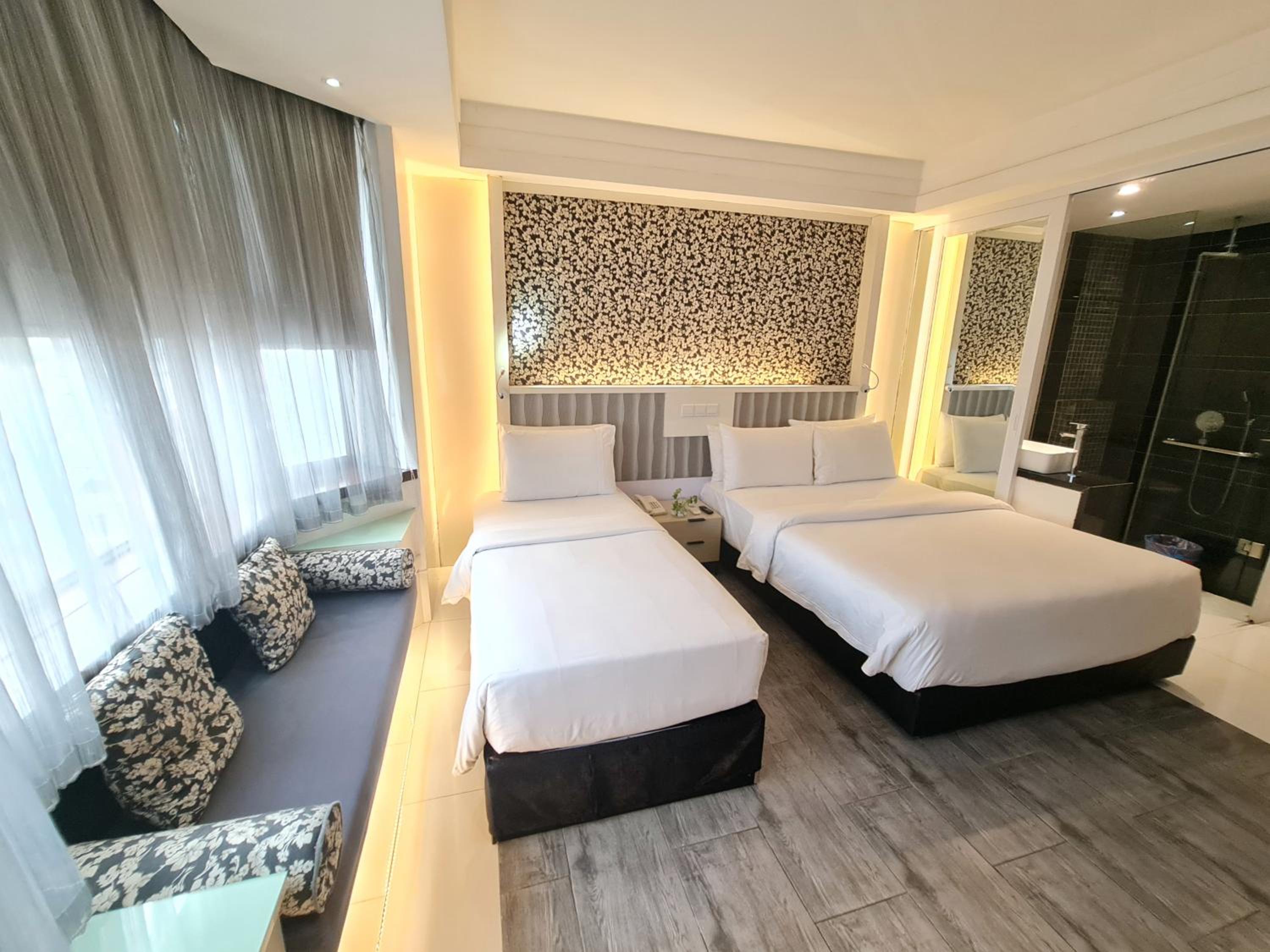 Annex Family Room (nonsmoking room)  photo 2
