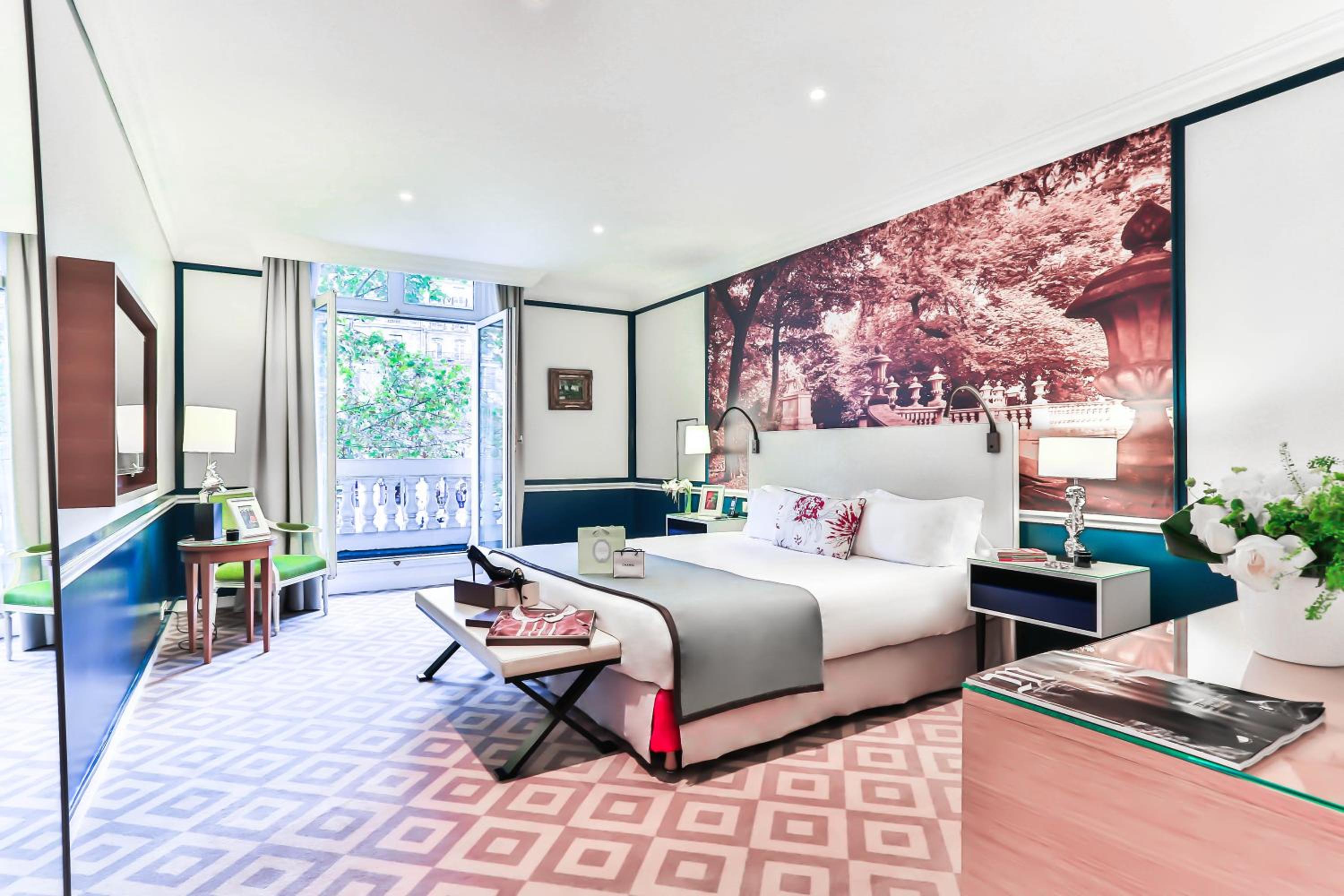 Two-Bedroom Executive Suite with Champs Elysées View