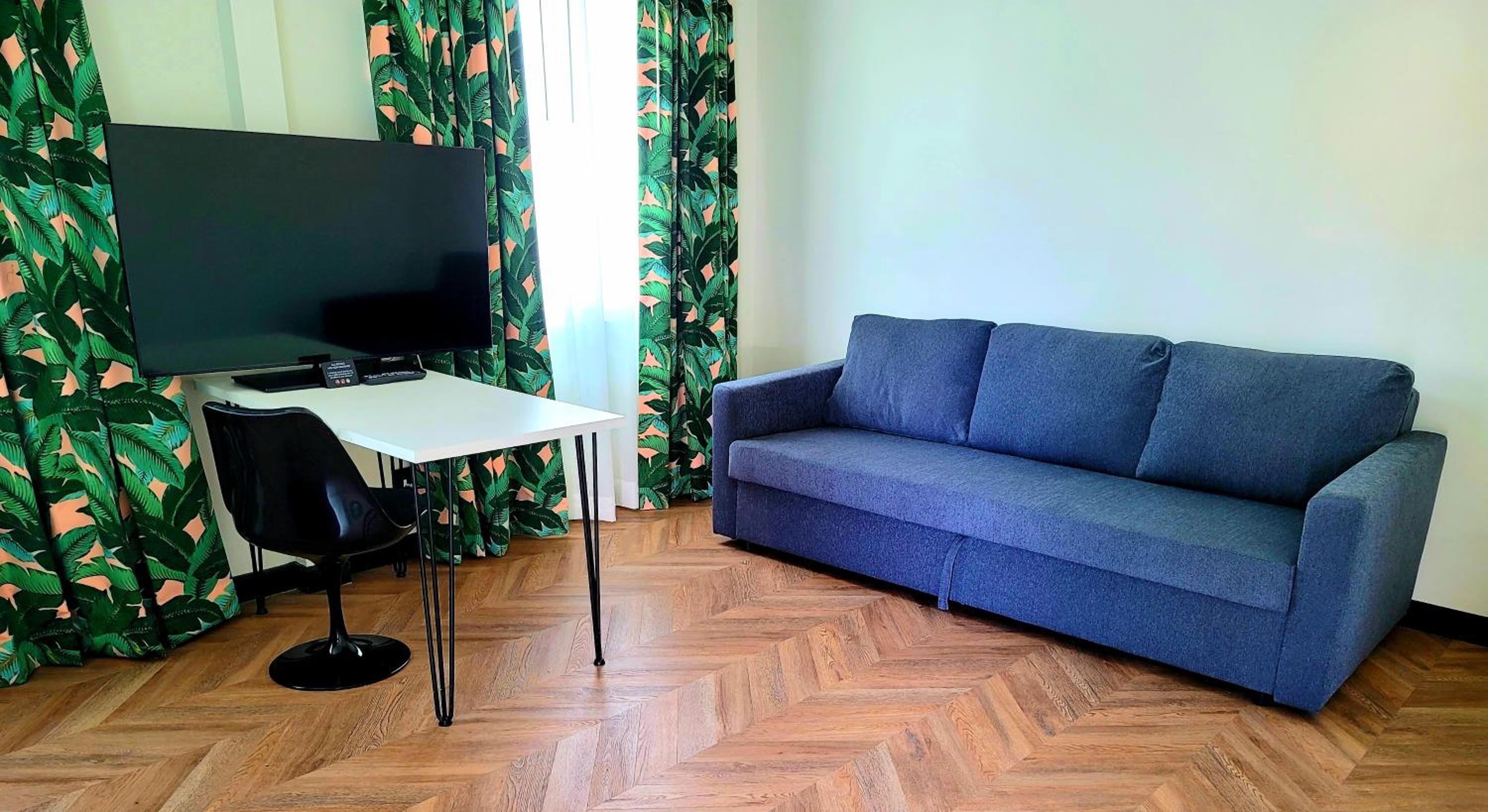 Deluxe Family Suite - Photo 5