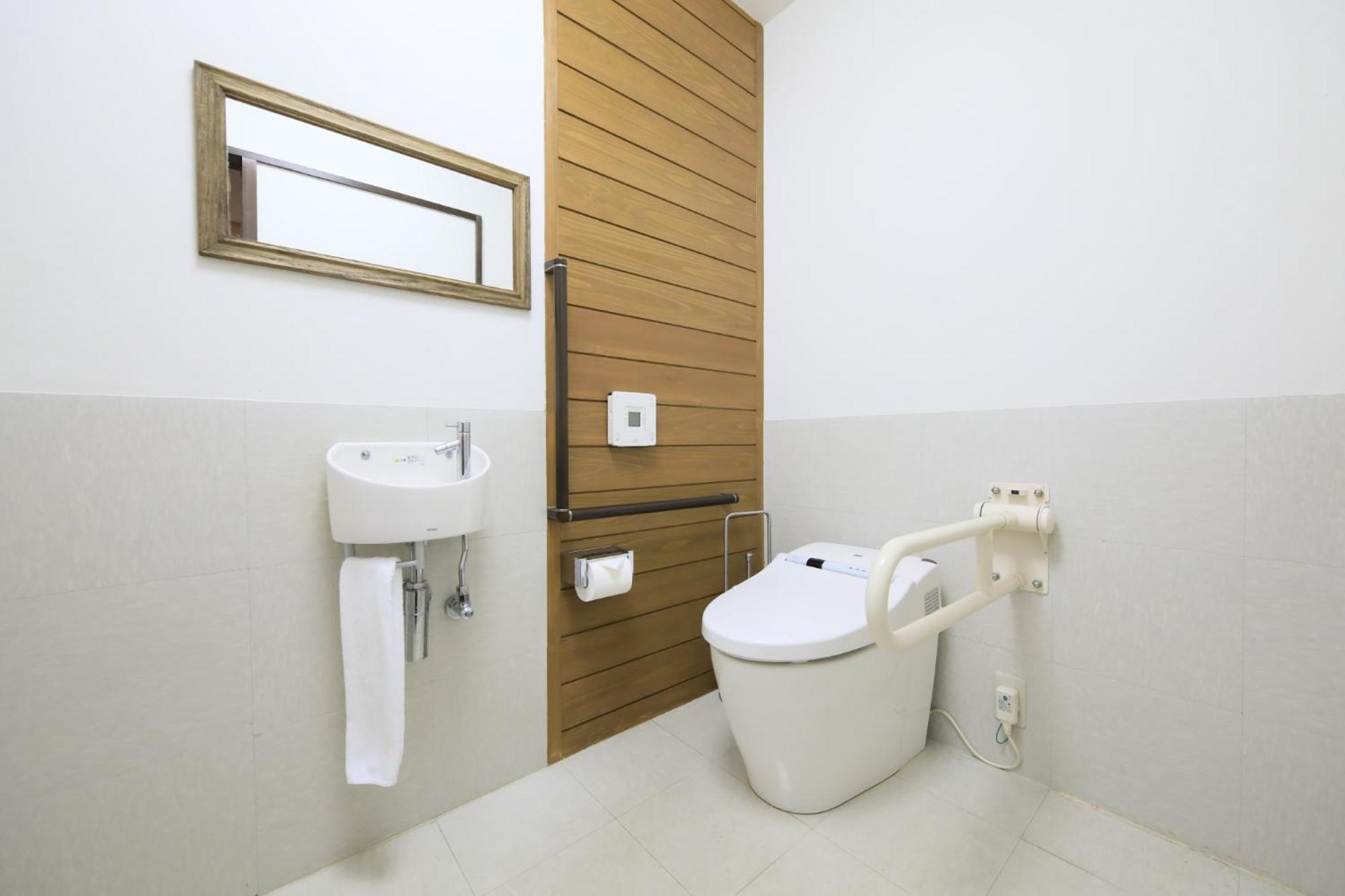 Family Room with Private Bathroom photo 3