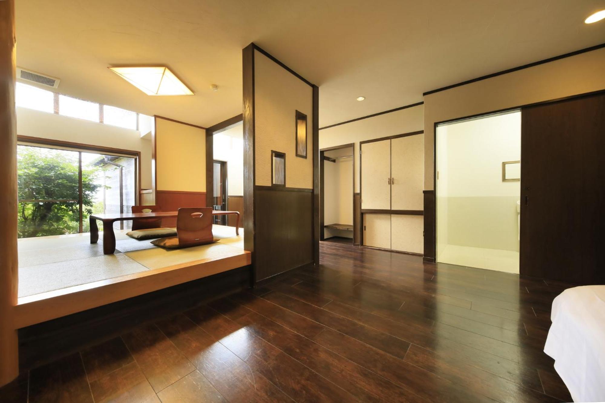 Family Room with Private Bathroom photo 1