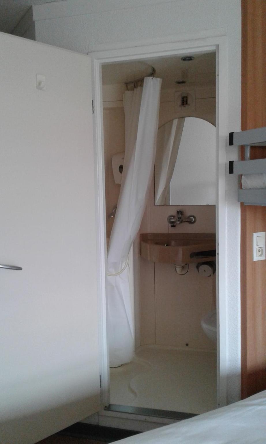 Triple Room (3 Single Beds) photo 2