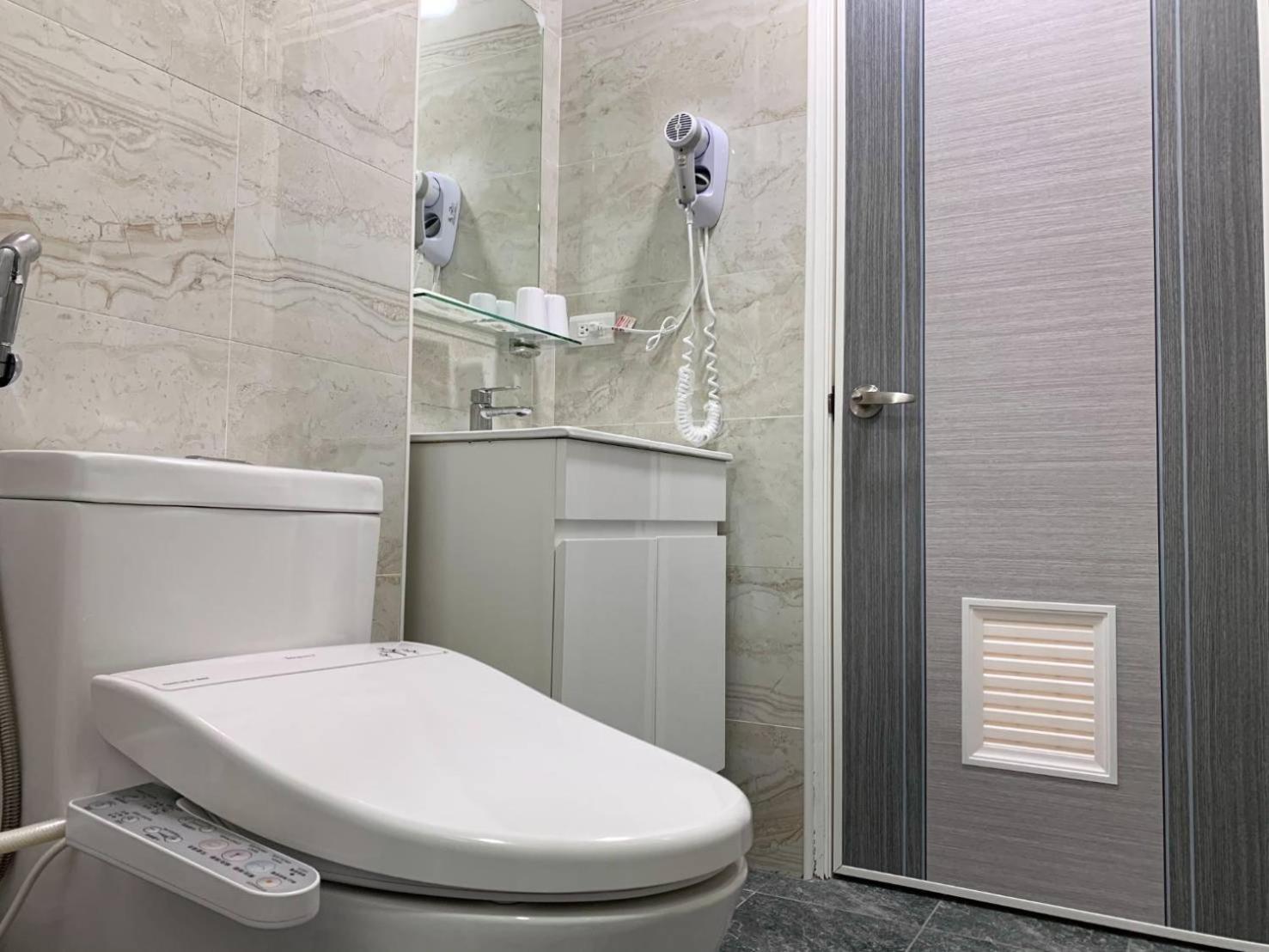 Deluxe Double Room with Balcony photo 3