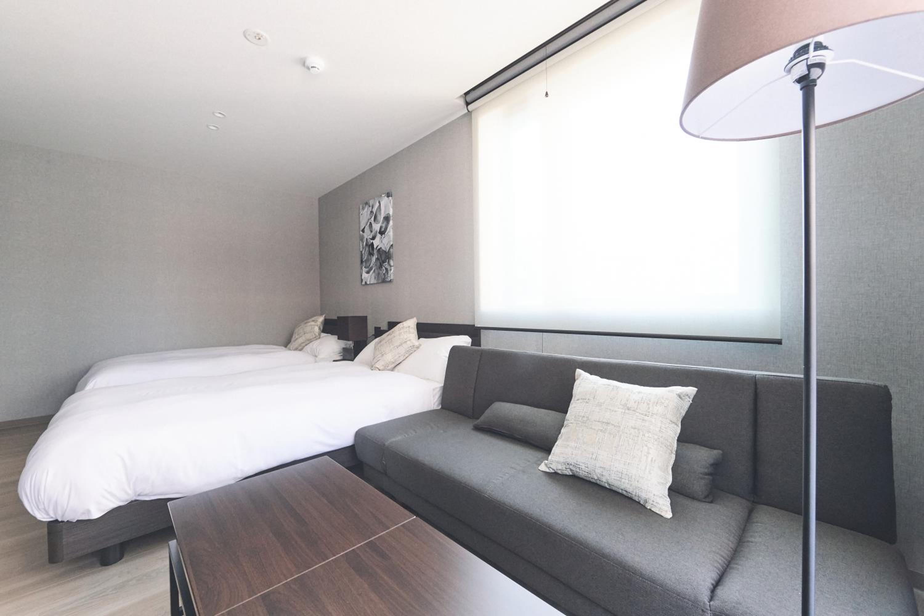 One-Bedroom Apartment - Photo 2