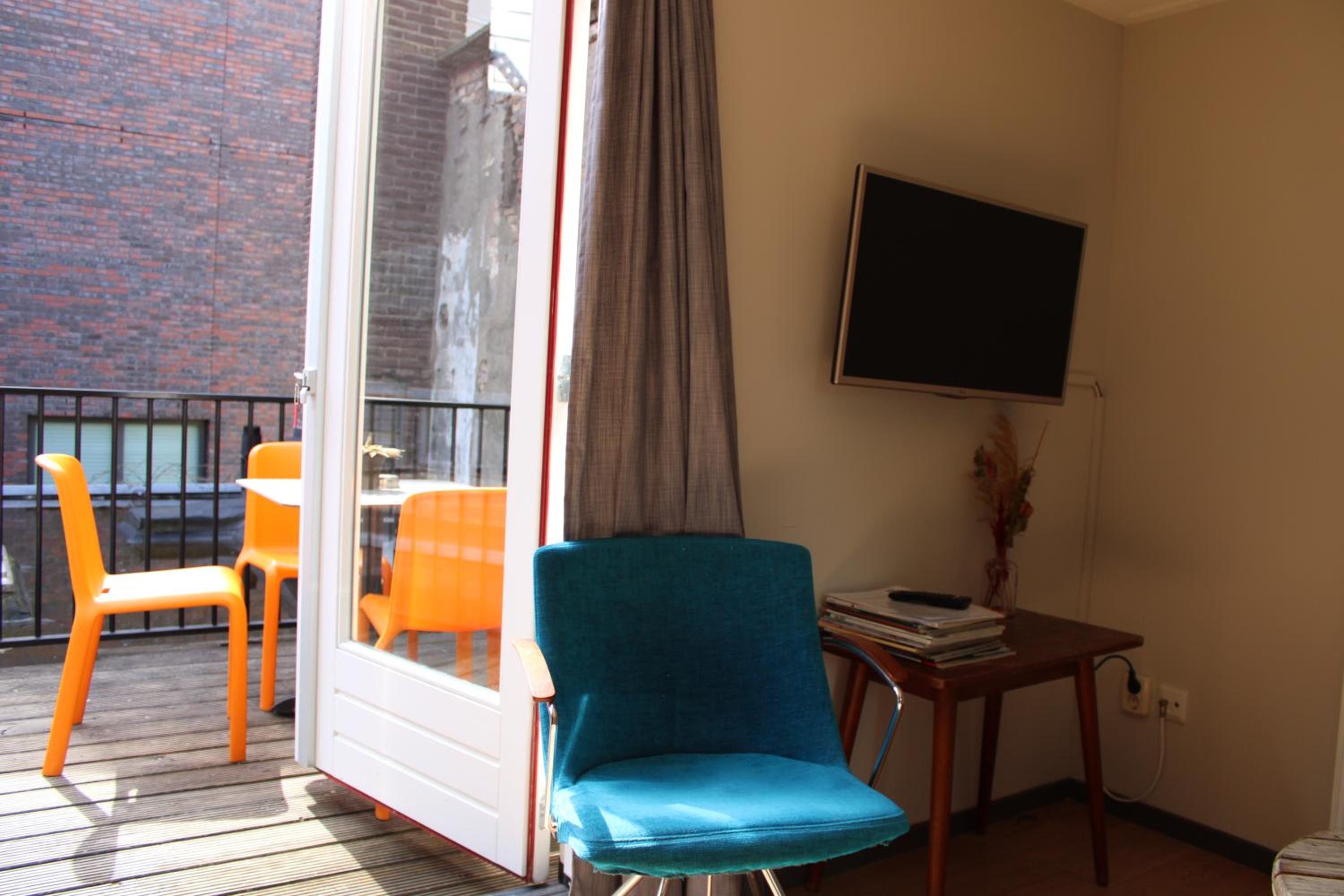 Deluxe Double Room with Balcony - Photo 11