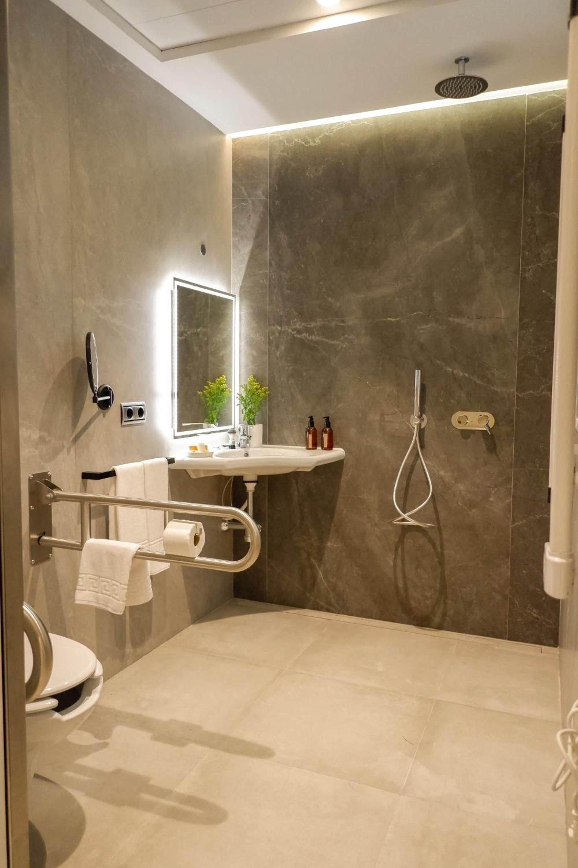 One-Bedroom Apartment - Photo 11