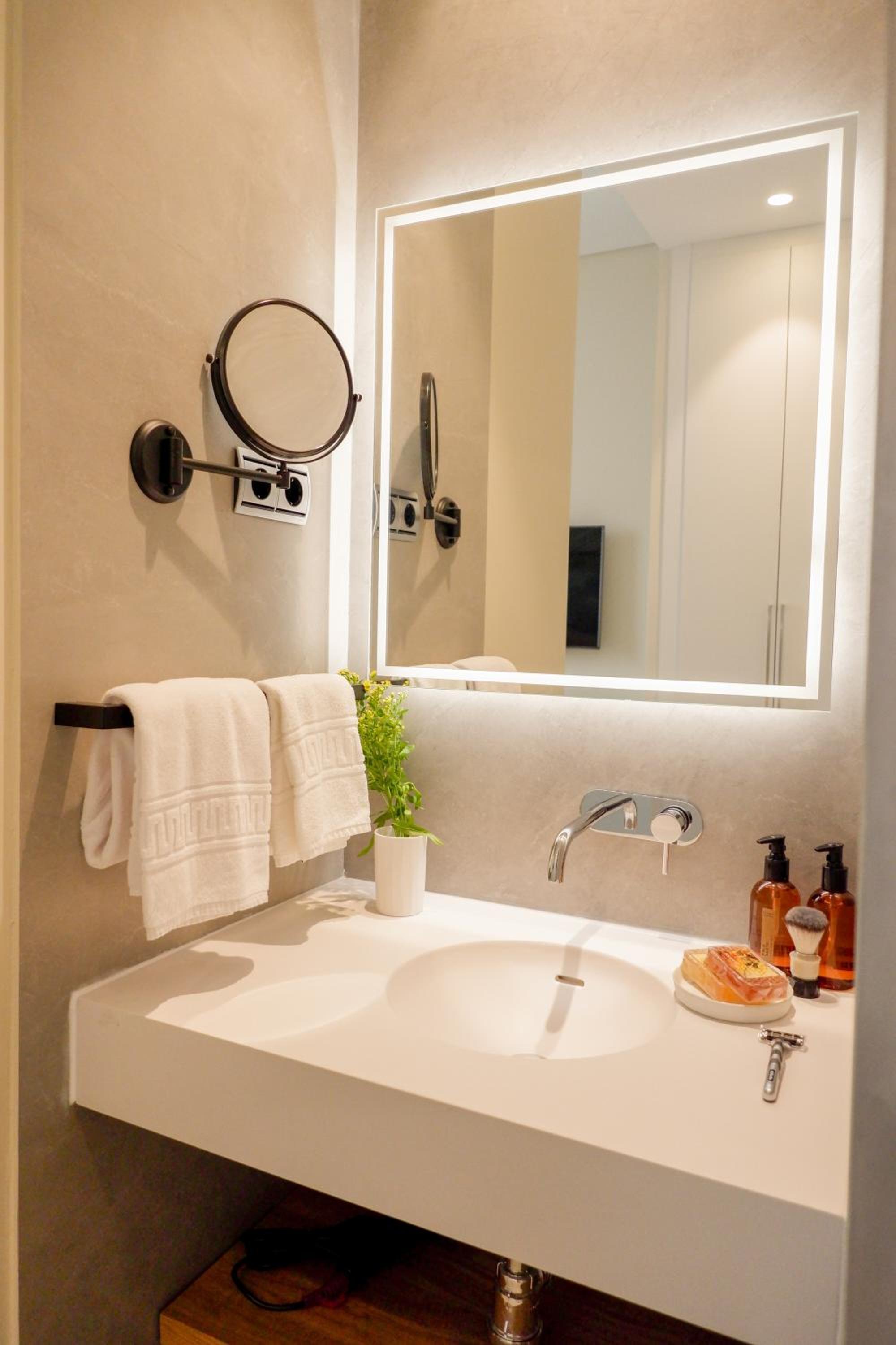 One-Bedroom Apartment - Photo 6