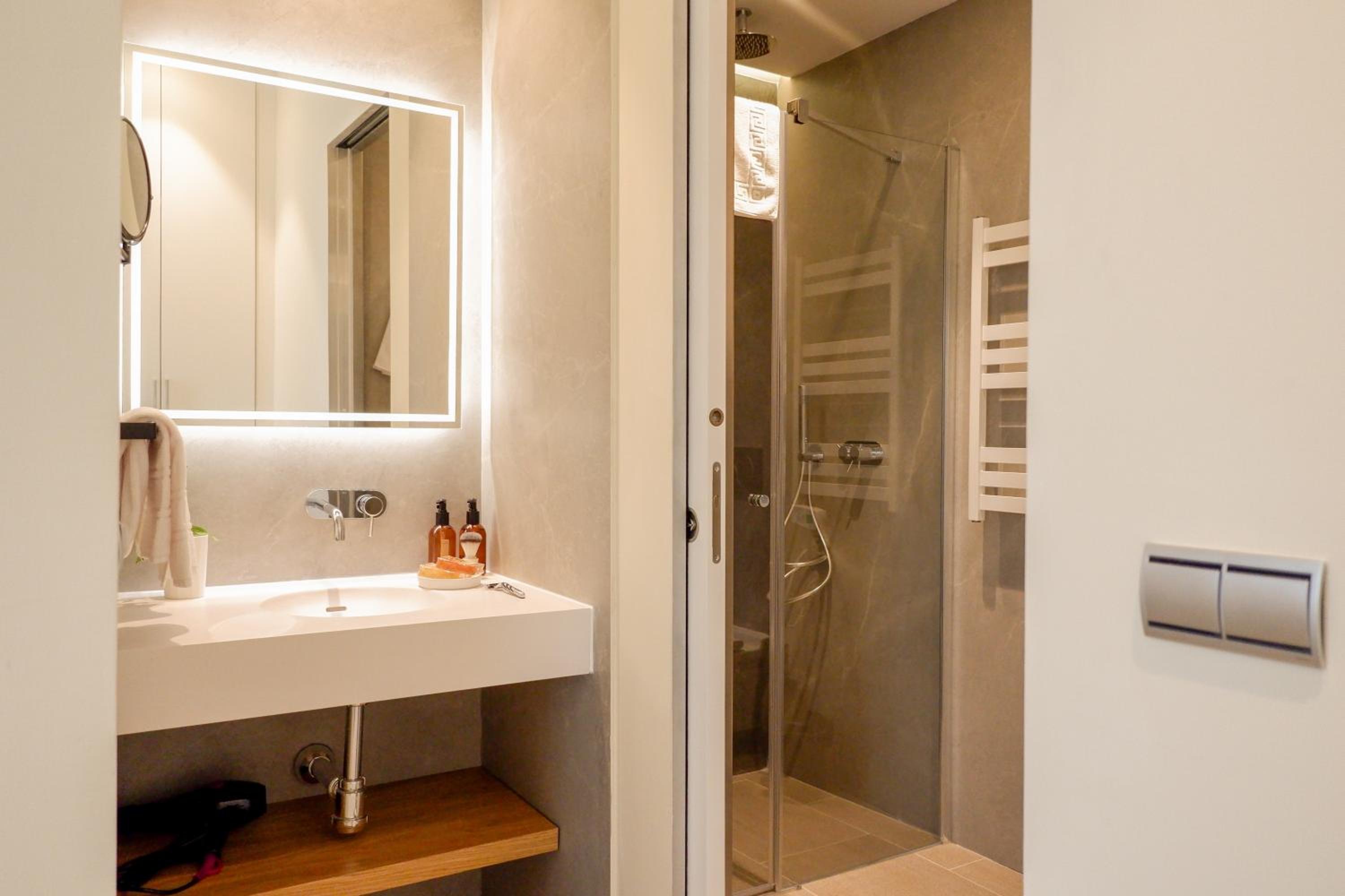One-Bedroom Apartment - Photo 14