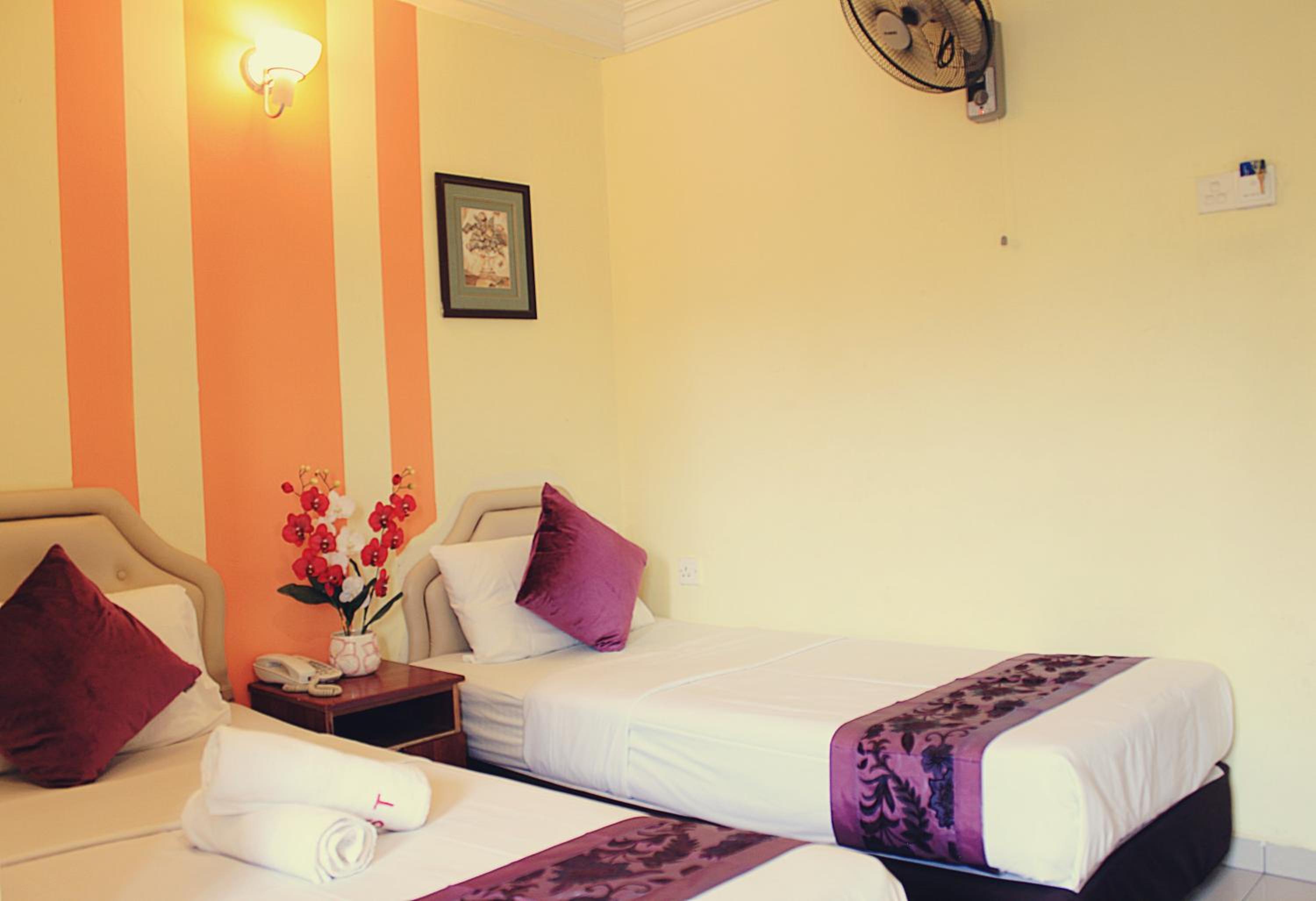 Twin Room - Photo 2