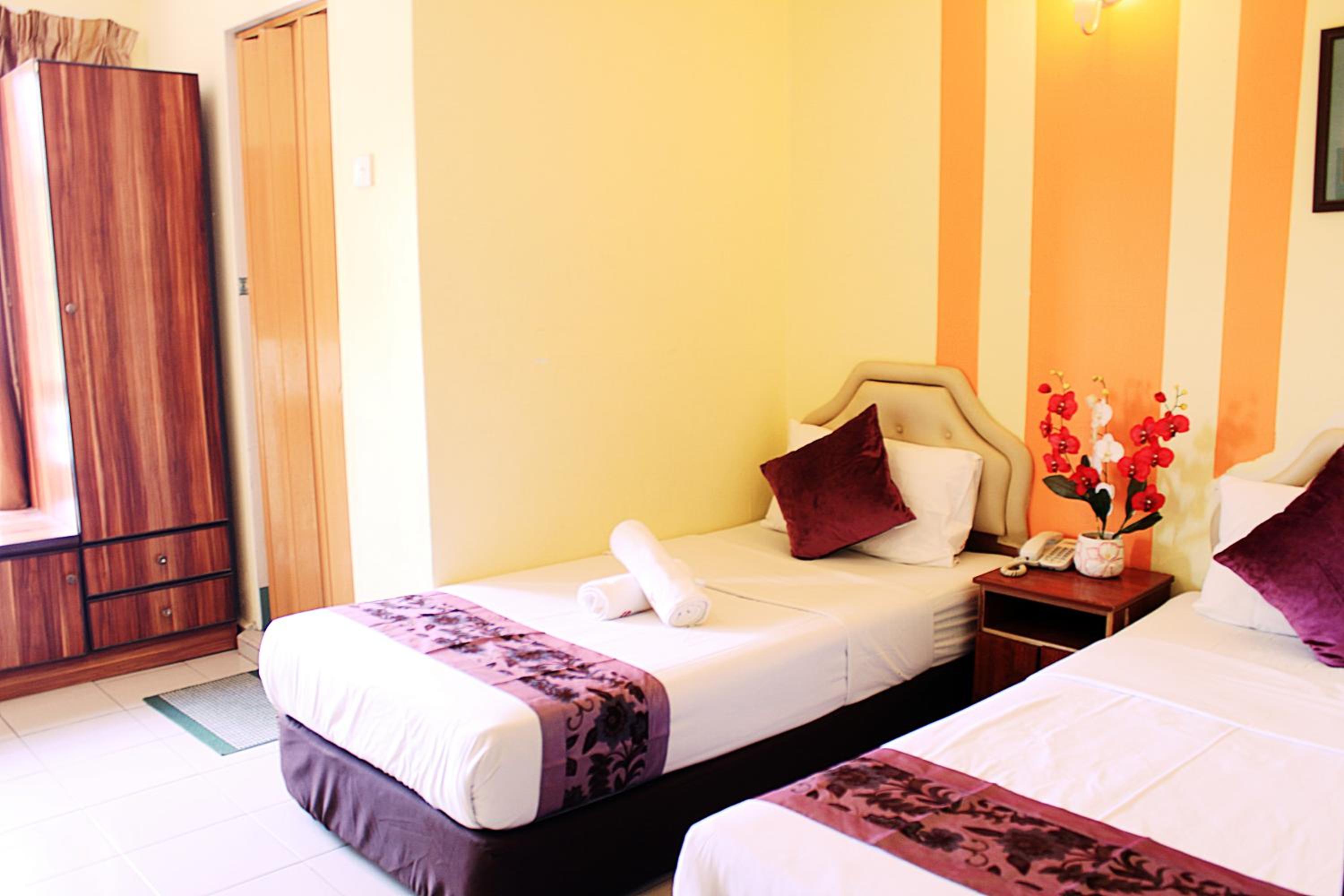 Twin Room - Photo 2