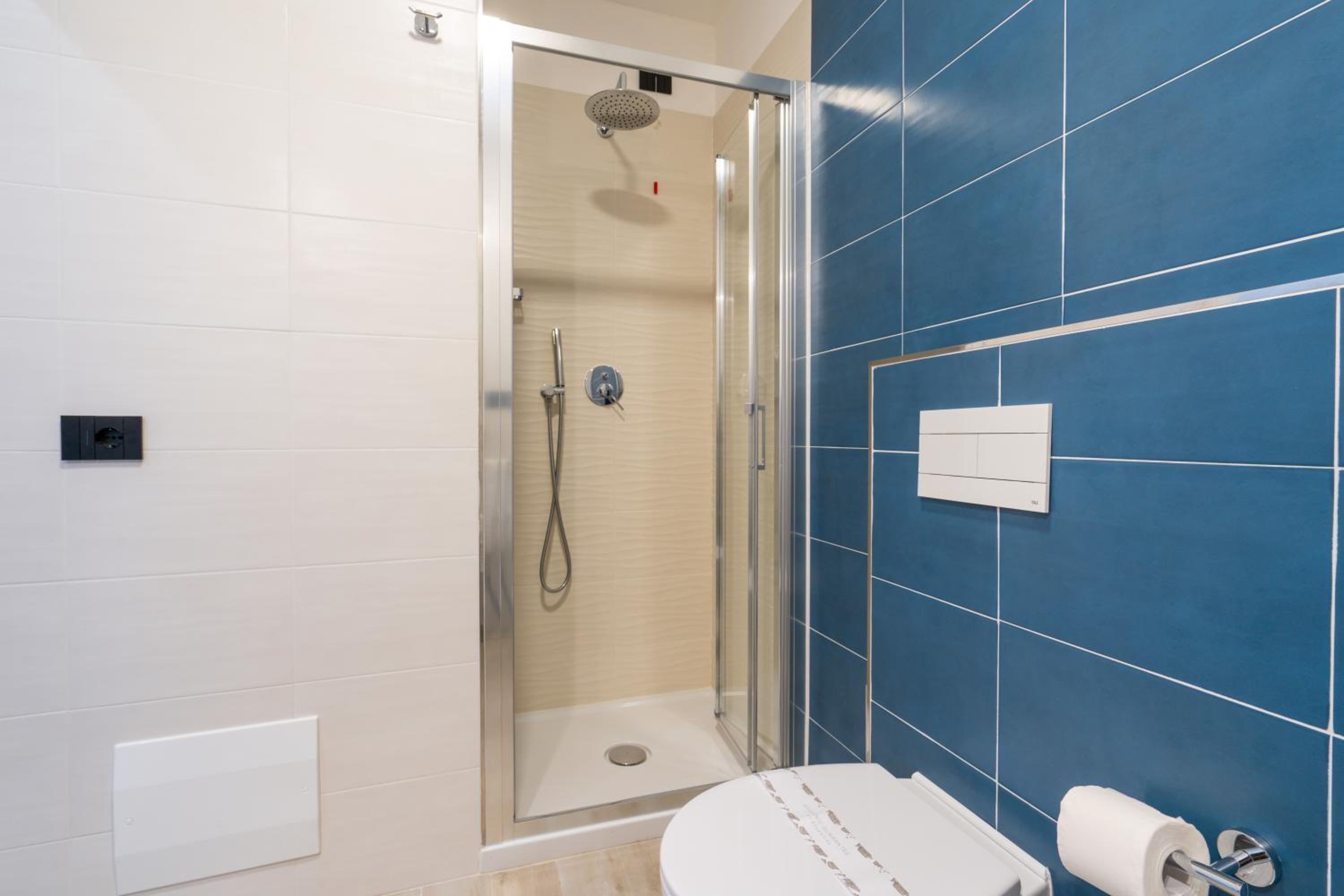 Double or Twin Room with Sea View - Photo 2