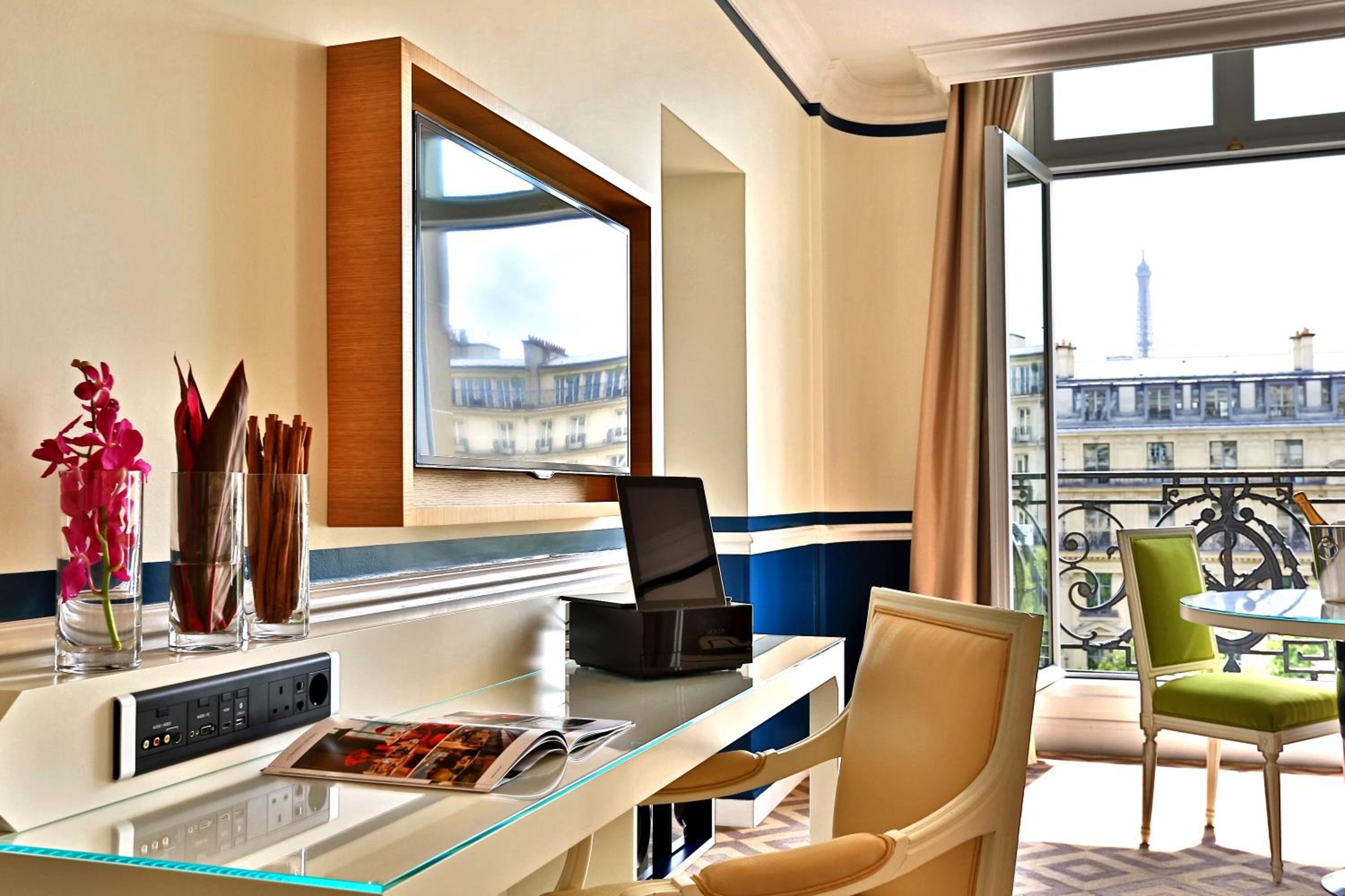 Executive Suite with Champs Elysées View thumbnail 5