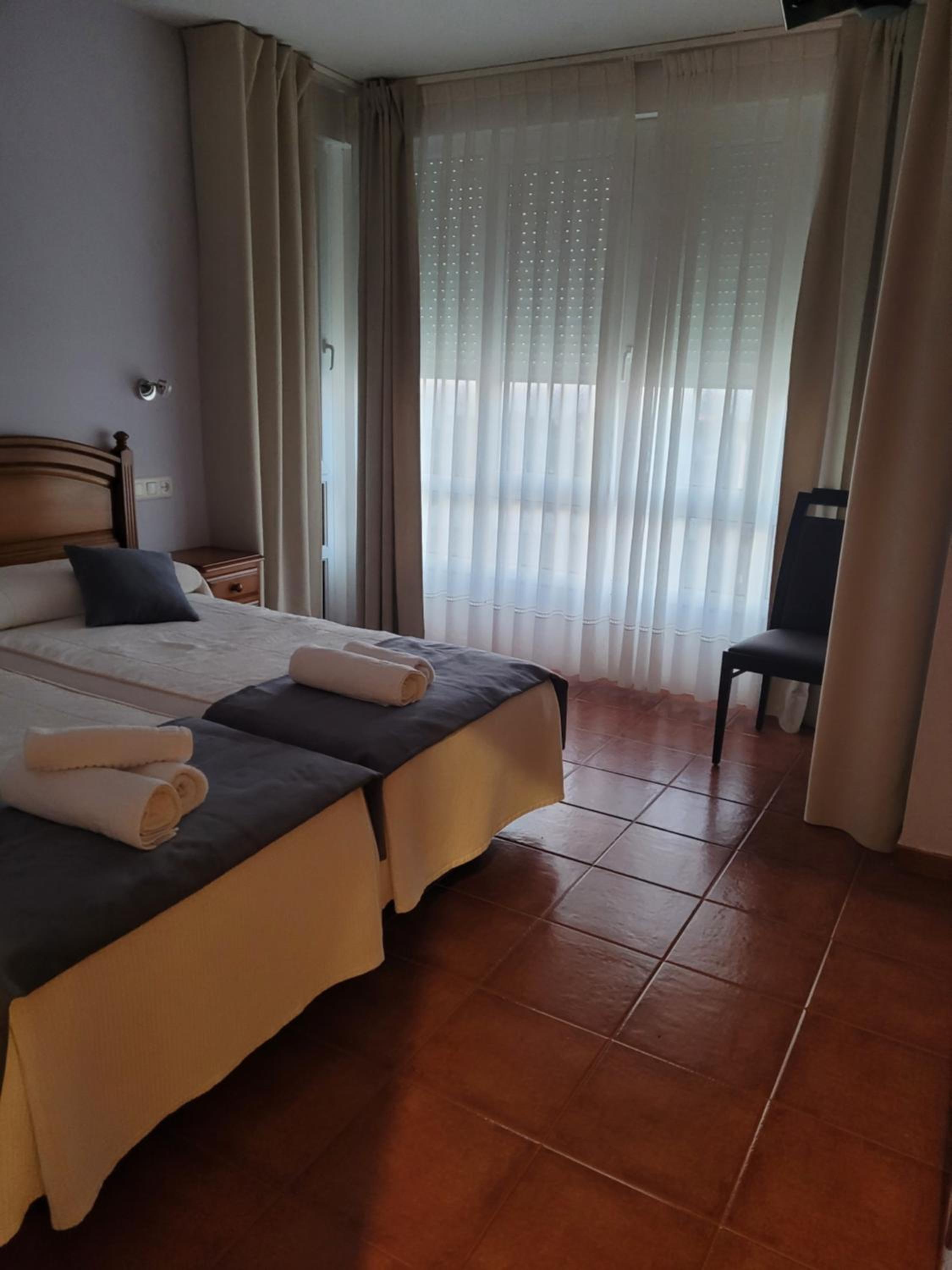 Twin Room with Mountain View - Photo 11