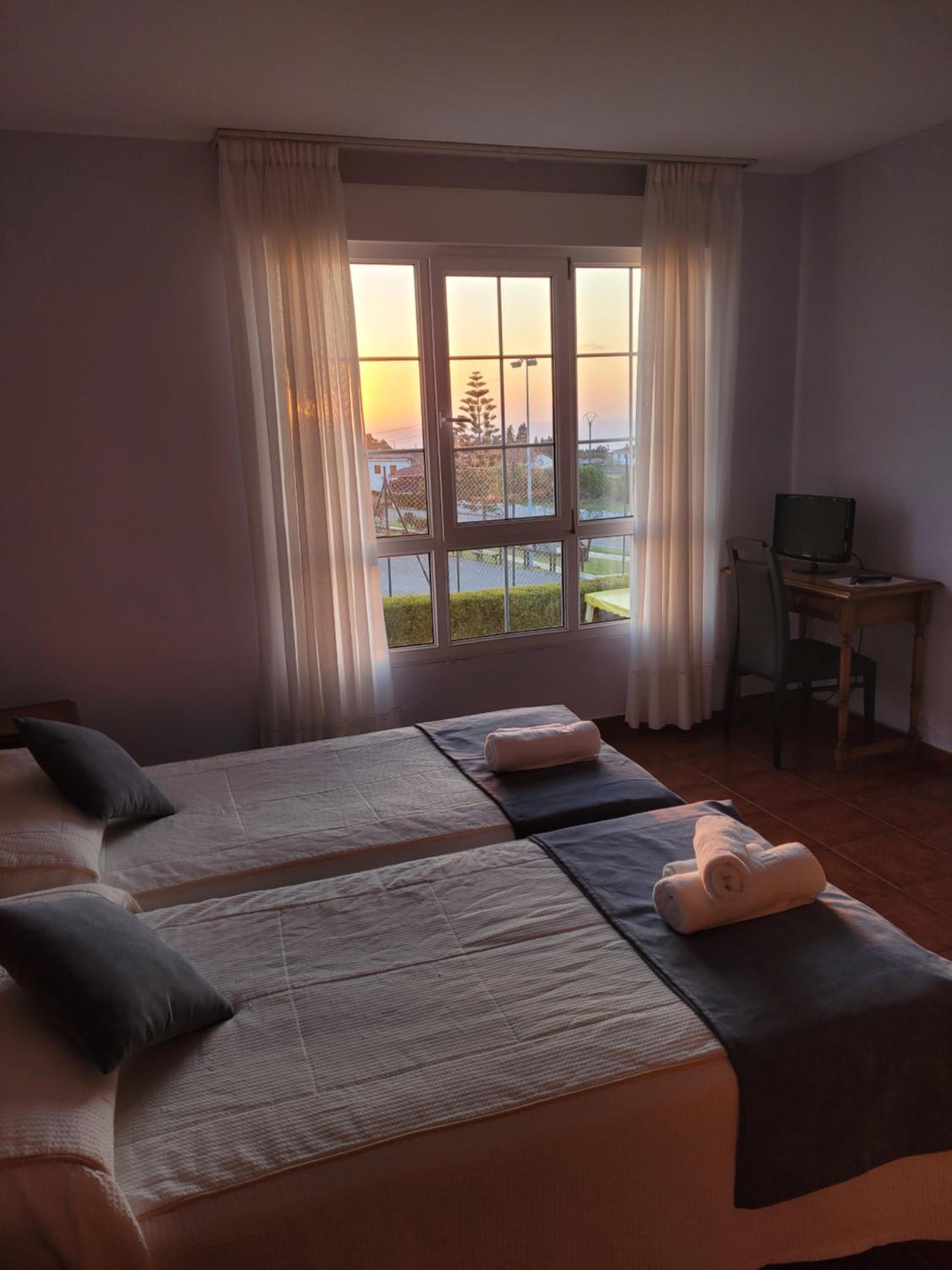 Twin Room with Sea View - Photo 7